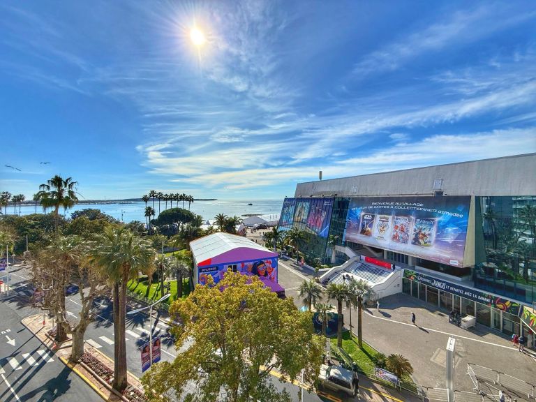 luxury apartment 2 Rooms for sale on CANNES (06400)