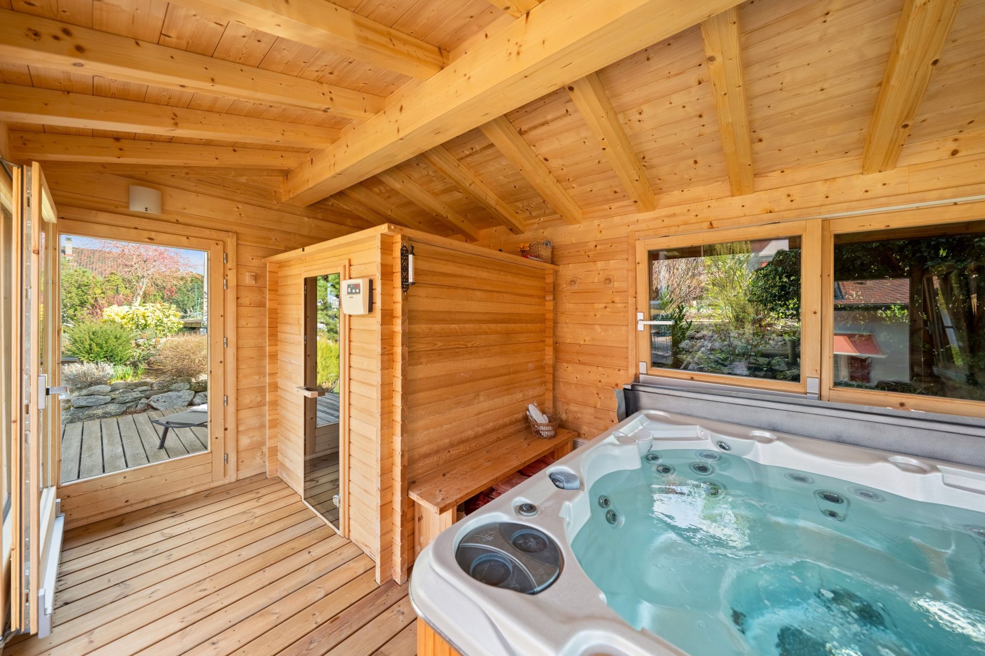 luxury house 8 Rooms for sale on NEUVECELLE (74500)