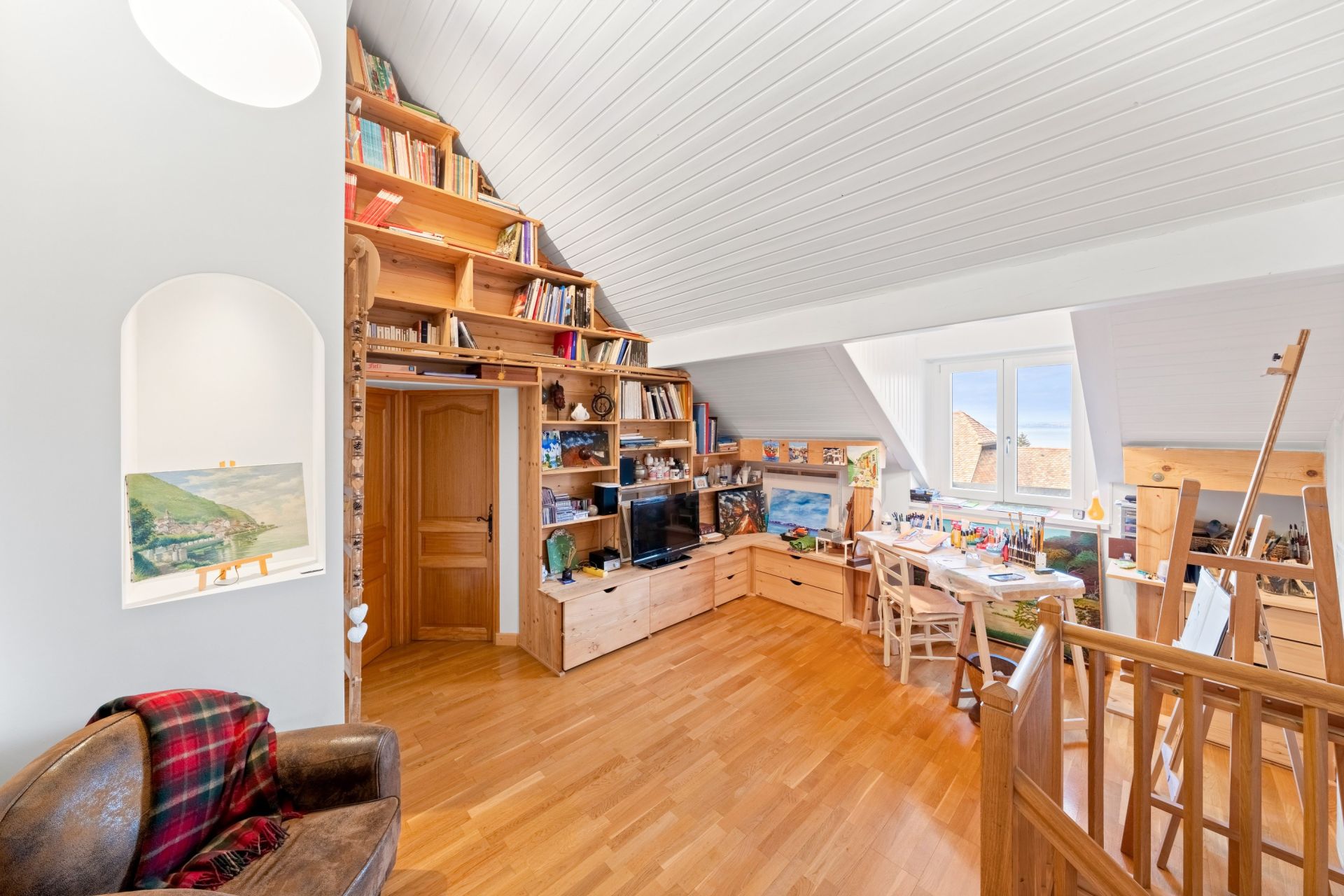 luxury house 8 Rooms for sale on NEUVECELLE (74500)