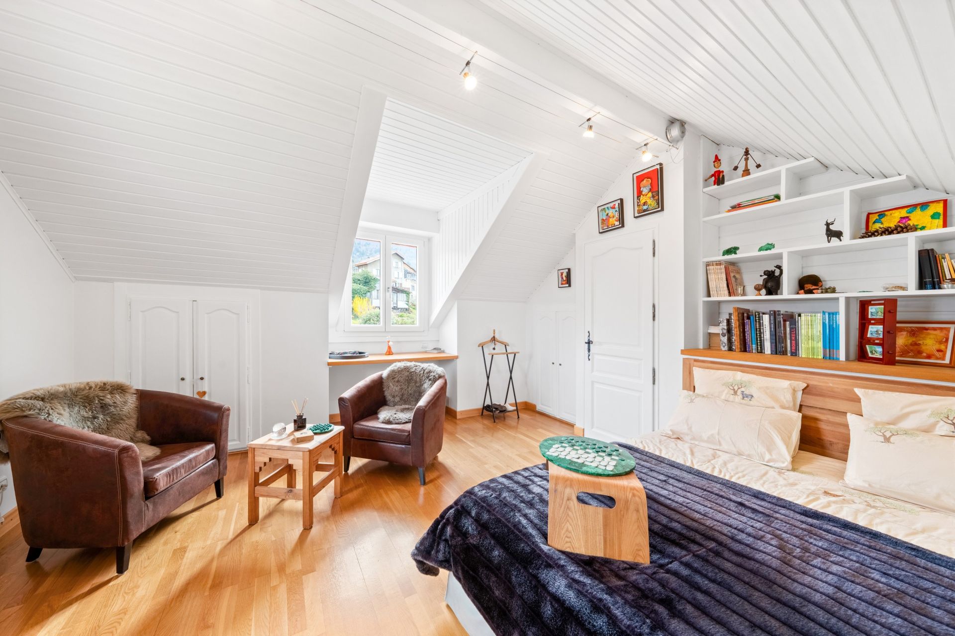 luxury house 8 Rooms for sale on NEUVECELLE (74500)