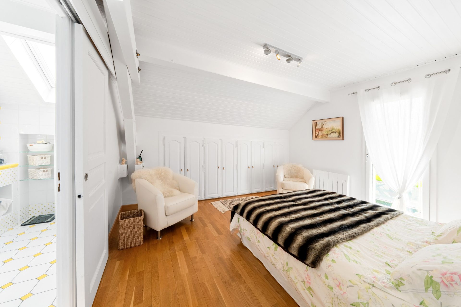 luxury house 8 Rooms for sale on NEUVECELLE (74500)