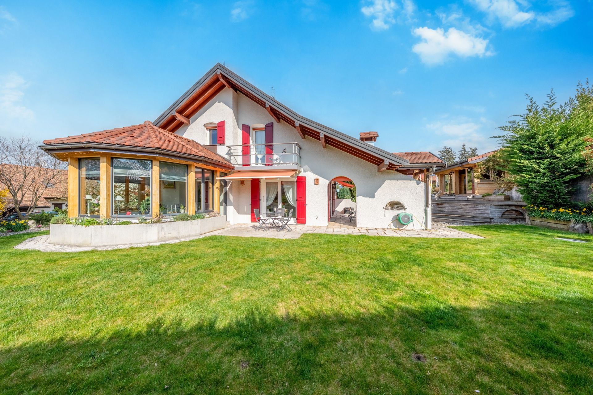 luxury house 8 Rooms for sale on NEUVECELLE (74500)
