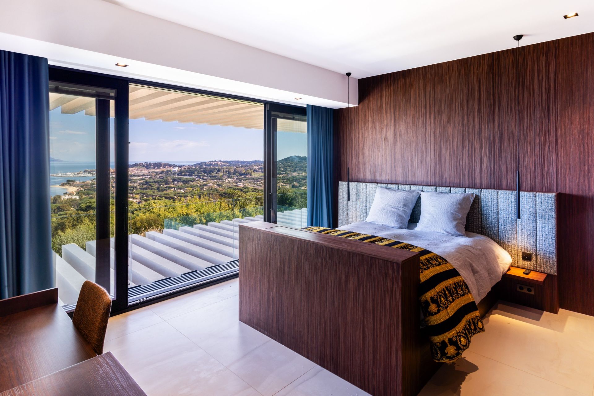 maison contemporaine 10 Pièces en vente sur GASSIN (83580)