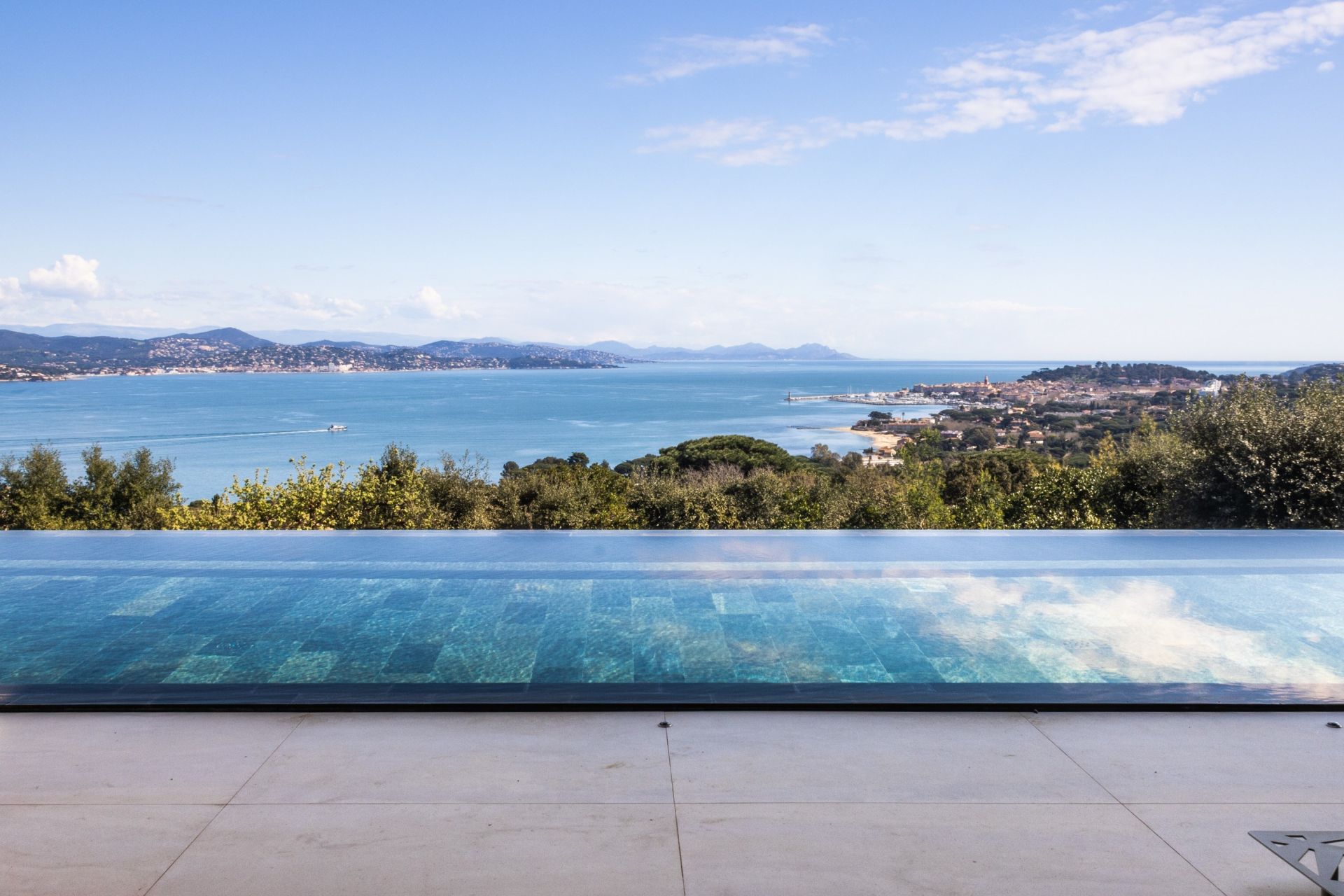 maison contemporaine 10 Pièces en vente sur GASSIN (83580)