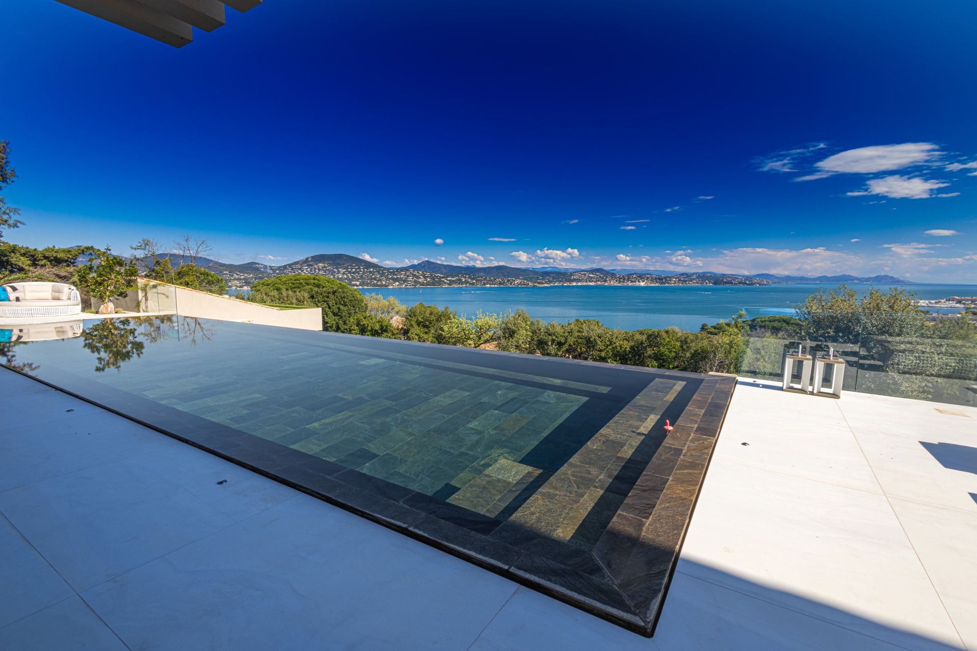 maison contemporaine 10 Pièces en vente sur GASSIN (83580)