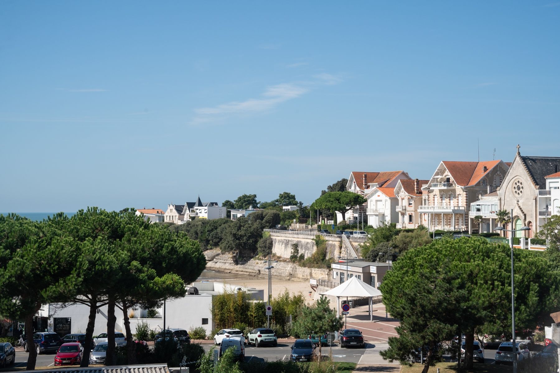 luxury apartment 6 Rooms for sale on ROYAN (17200)