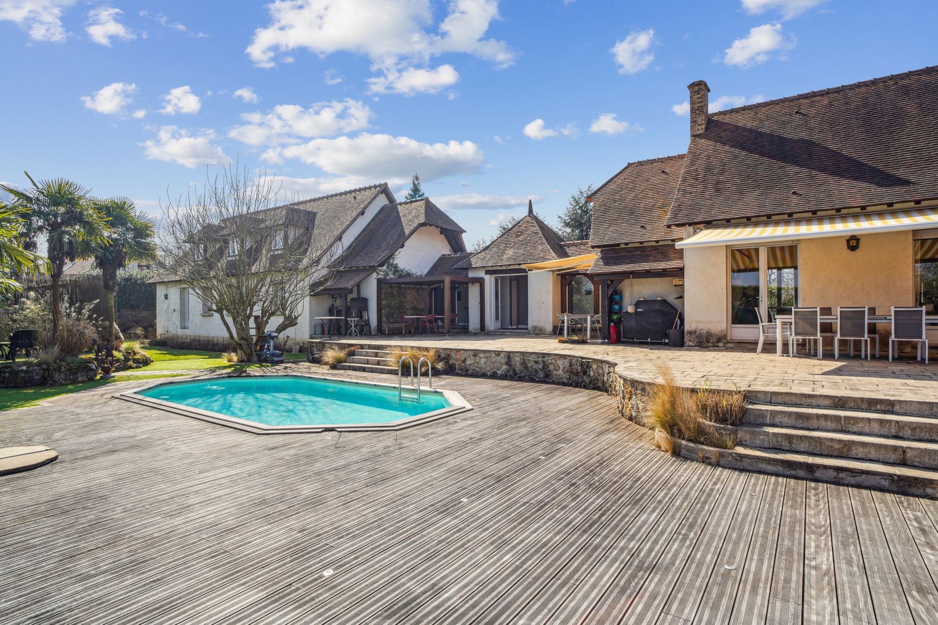 luxury house 9 Rooms for sale on MONTFORT L AMAURY (78490)