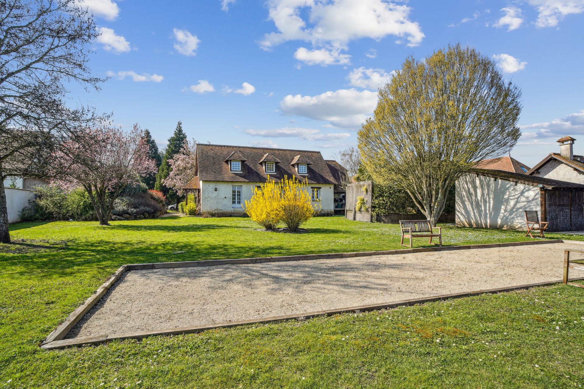 luxury house 9 Rooms for sale on MONTFORT L AMAURY (78490)