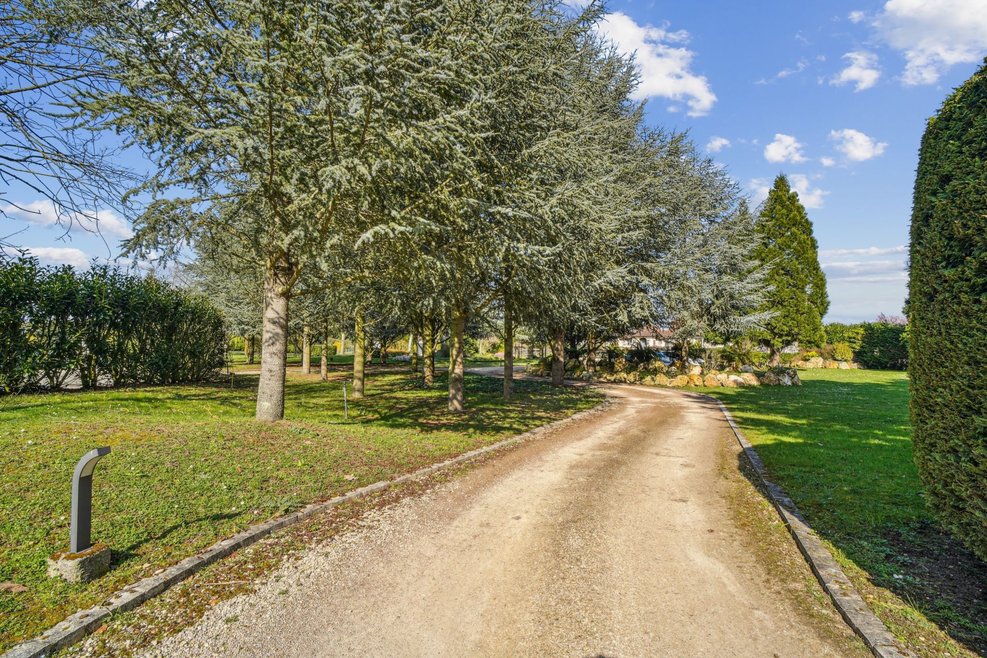 luxury house 9 Rooms for sale on MONTFORT L AMAURY (78490)