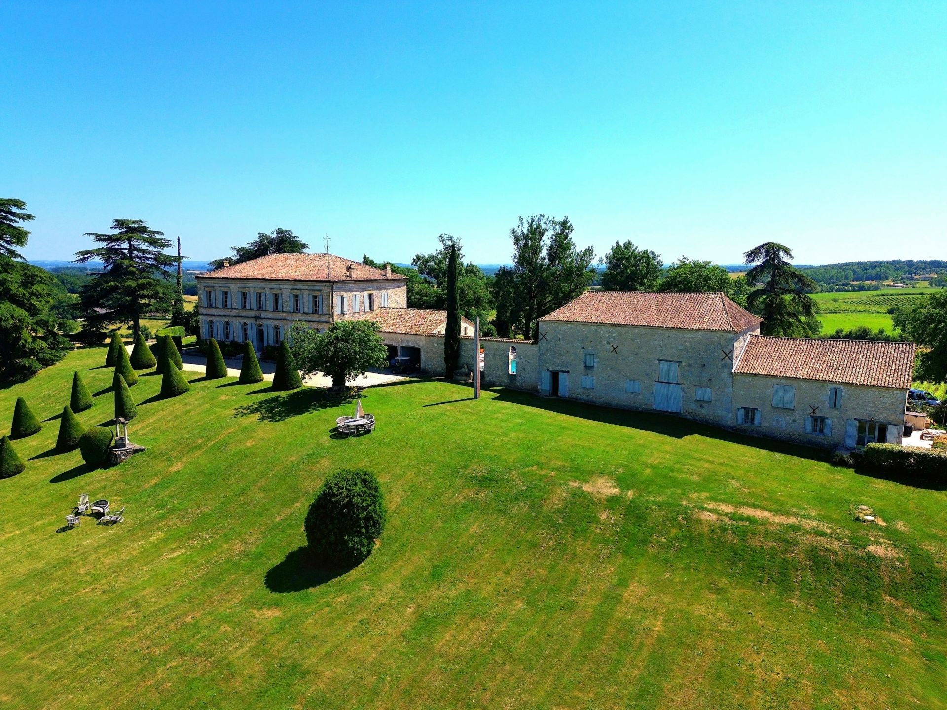 luxury house 30 Rooms for sale on BERGERAC (24100)