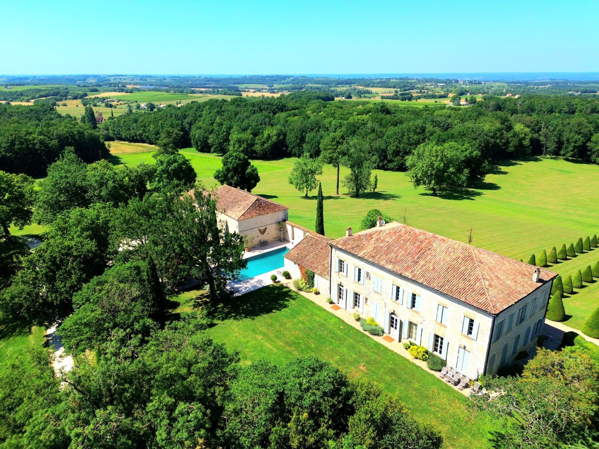 luxury house 30 Rooms for sale on BERGERAC (24100)