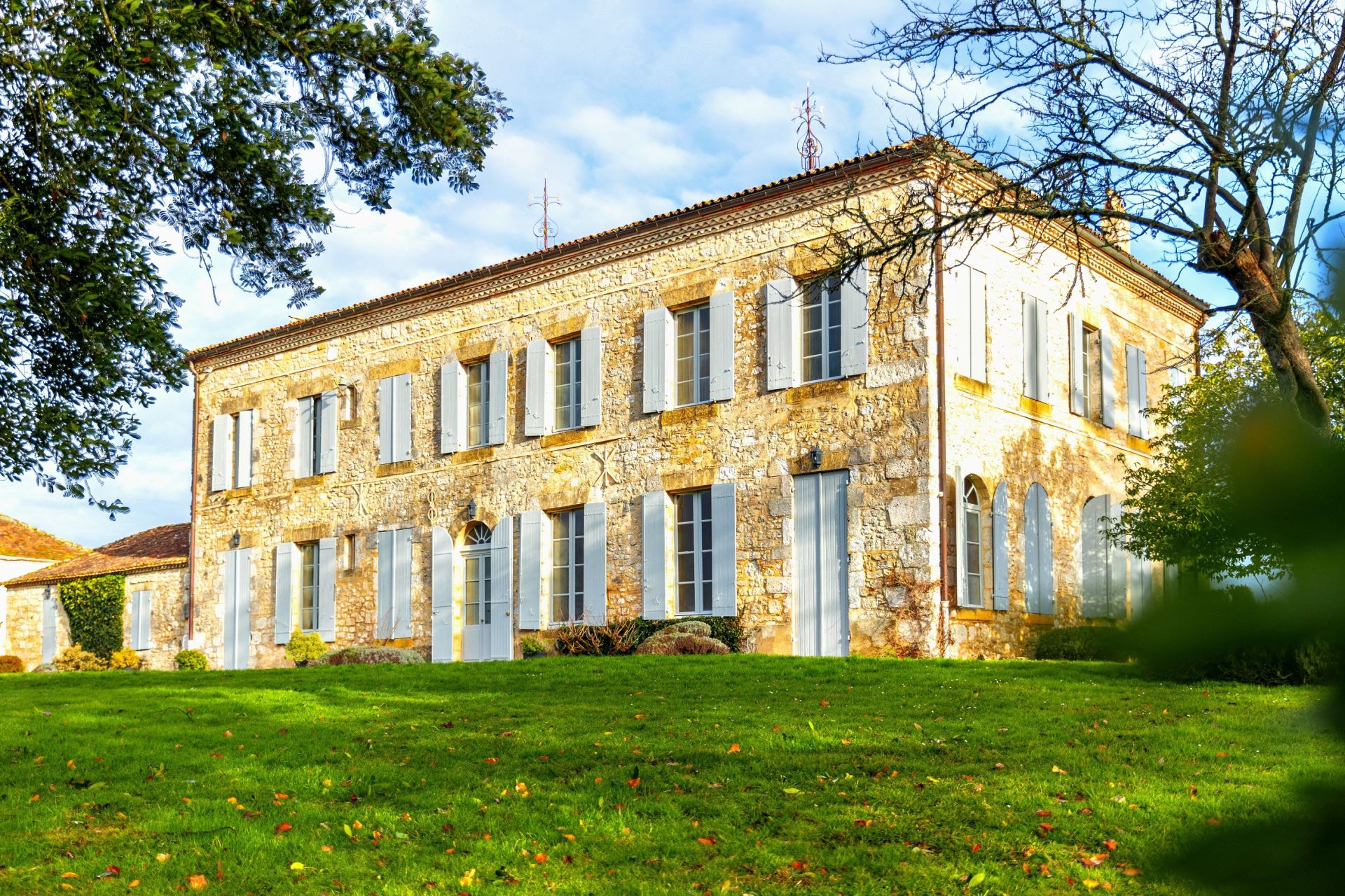luxury house 30 Rooms for sale on BERGERAC (24100)