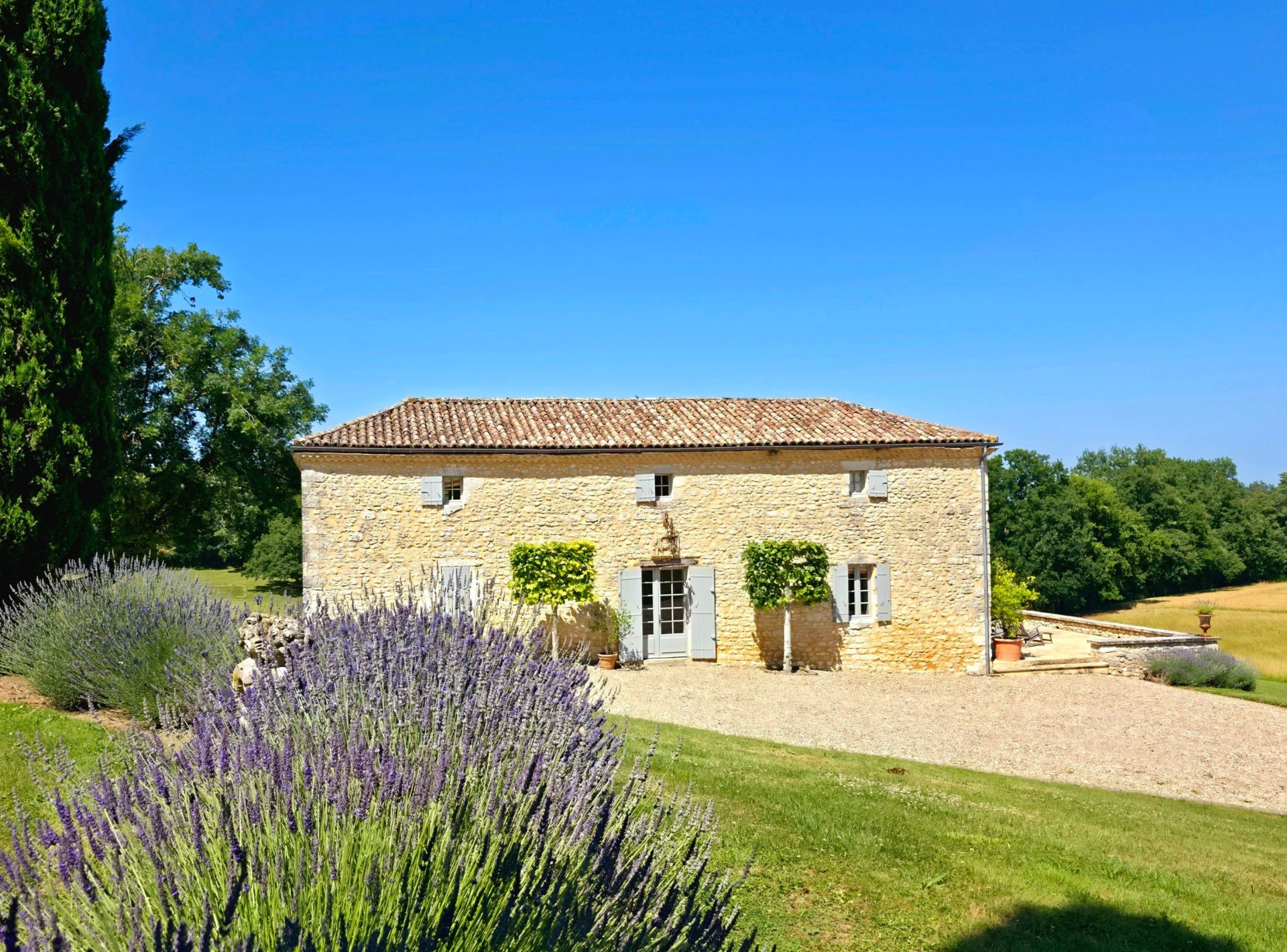 luxury house 30 Rooms for sale on BERGERAC (24100)