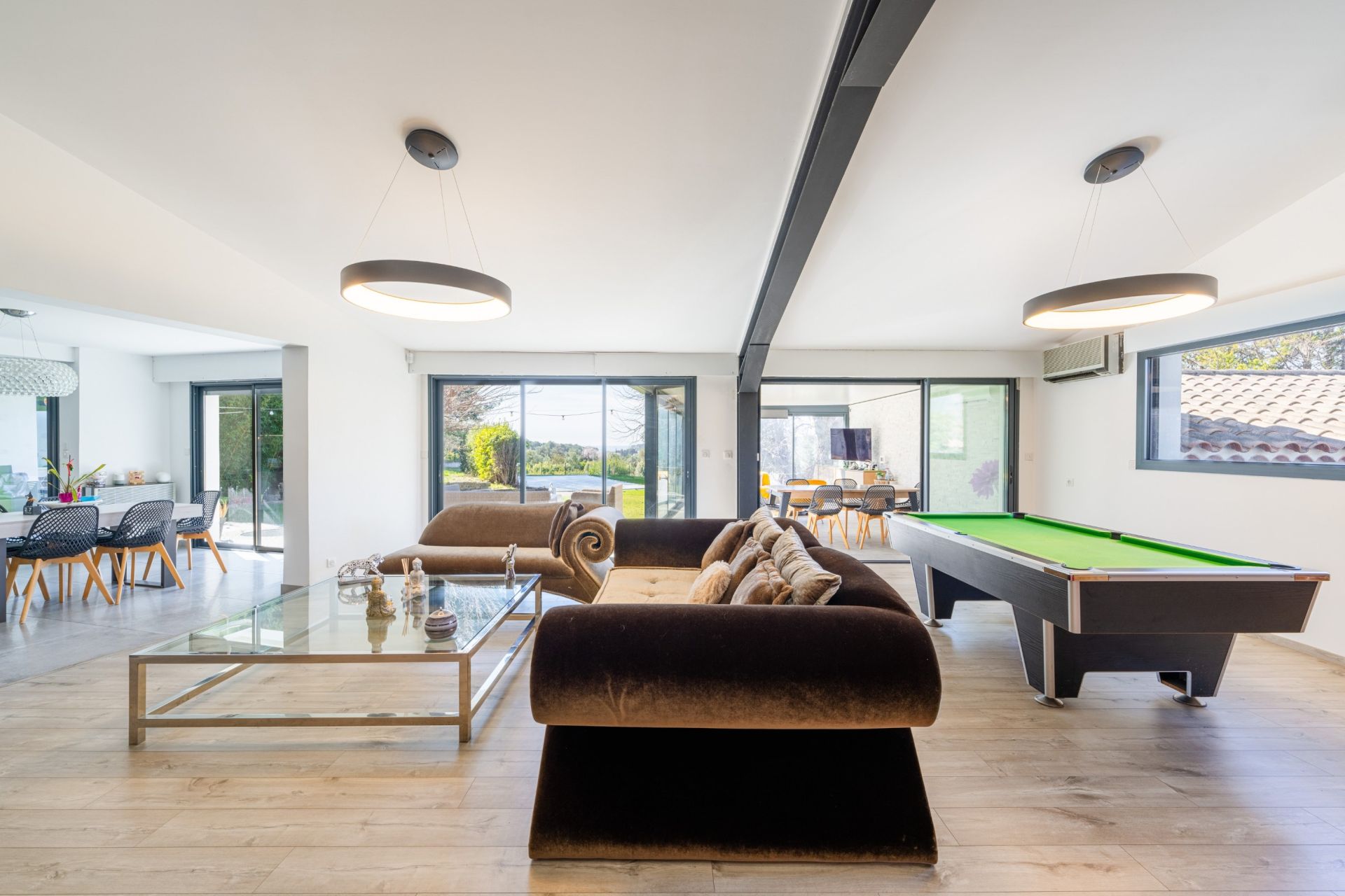 luxury house 9 Rooms for sale on SANARY SUR MER (83110)