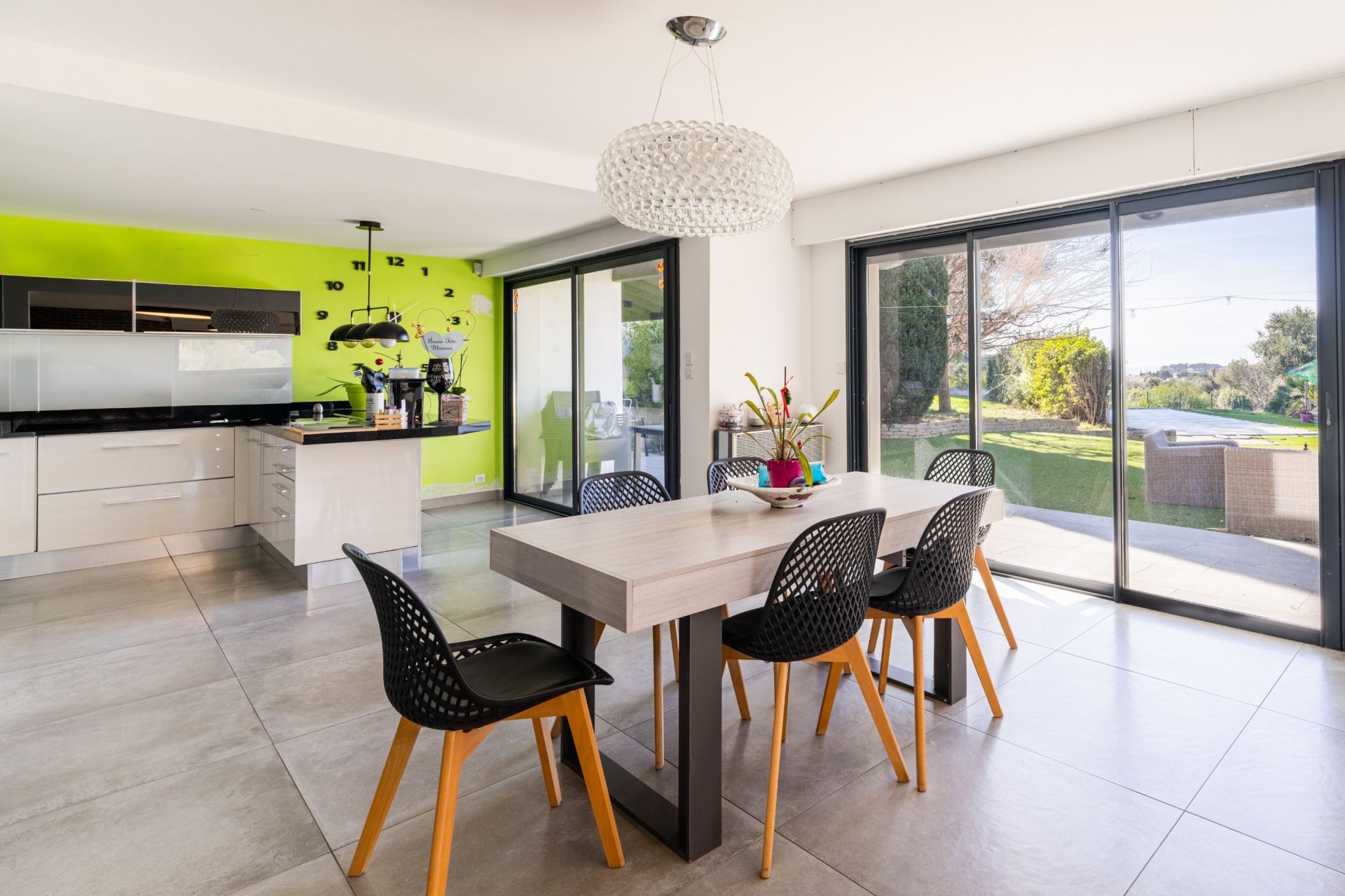 luxury house 9 Rooms for sale on SANARY SUR MER (83110)