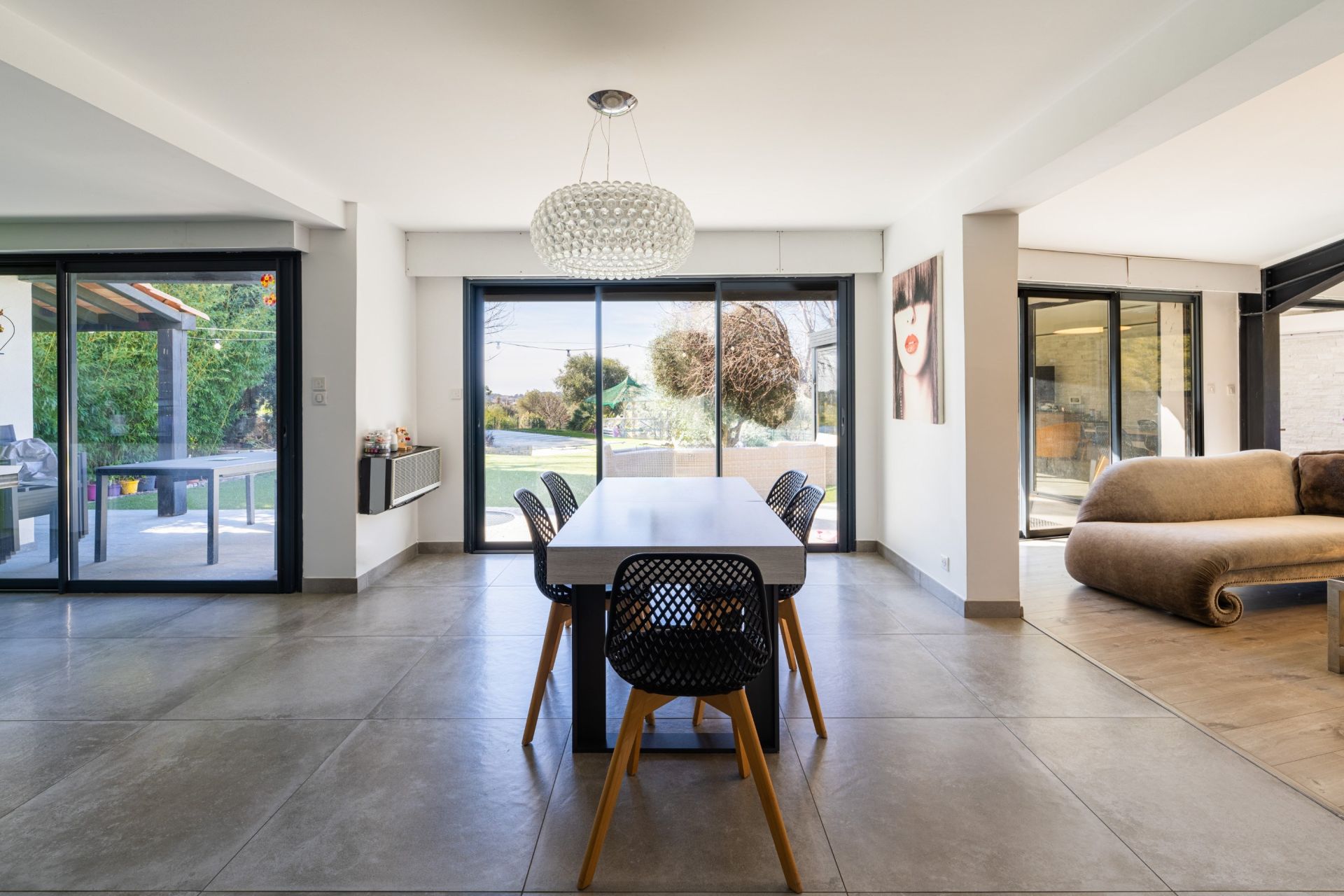 luxury house 9 Rooms for sale on SANARY SUR MER (83110)