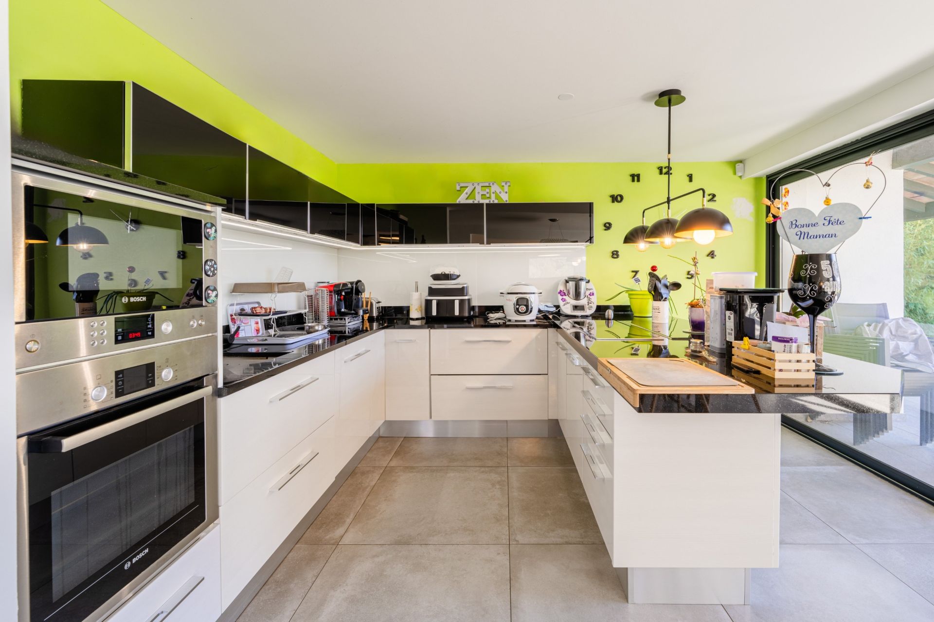 luxury house 9 Rooms for sale on SANARY SUR MER (83110)