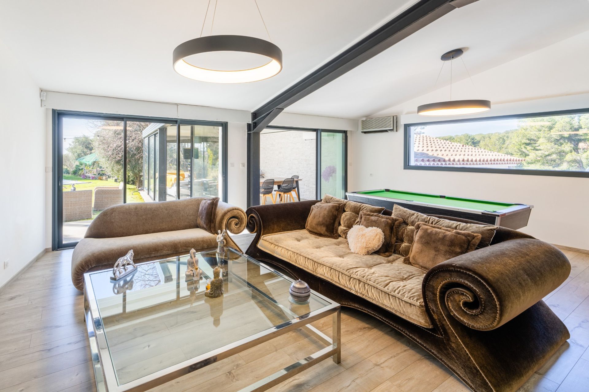 luxury house 9 Rooms for sale on SANARY SUR MER (83110)