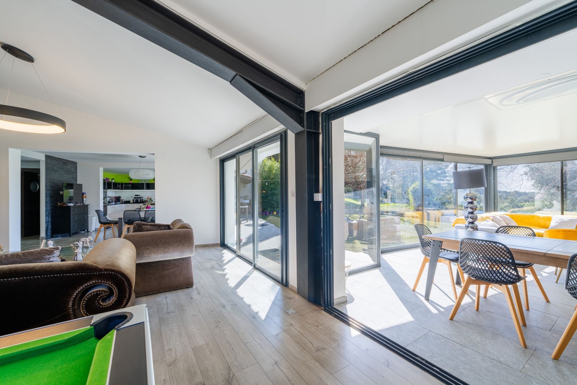 luxury house 9 Rooms for sale on SANARY SUR MER (83110)