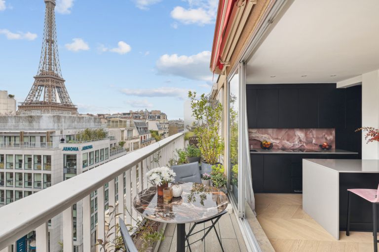 luxury apartment 5 Rooms for sale on PARIS (75007)