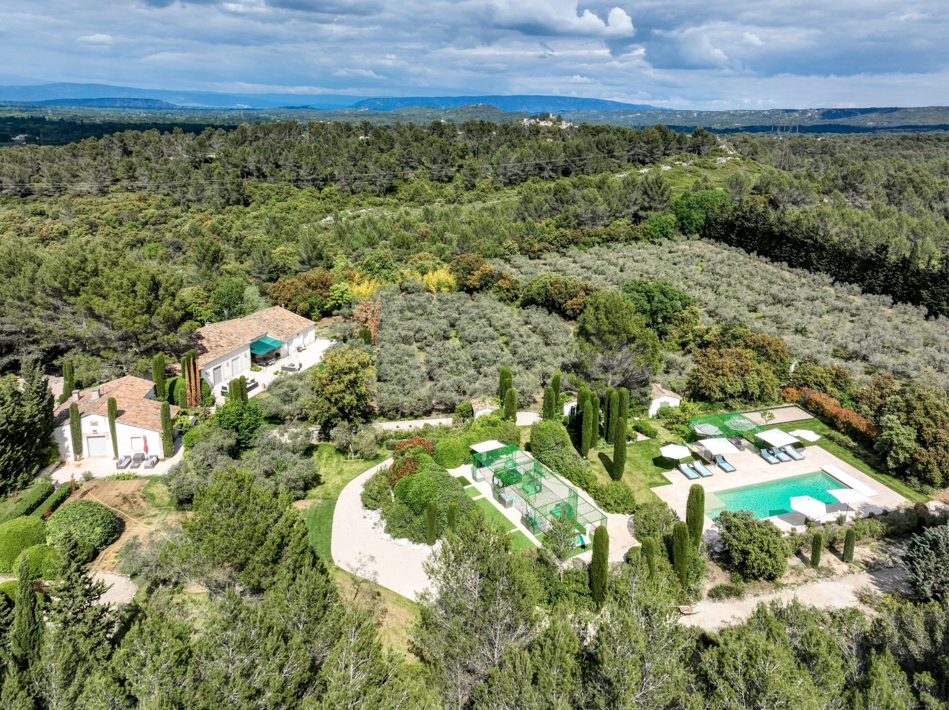 luxury house 6 Rooms for sale on EYGALIERES (13810)