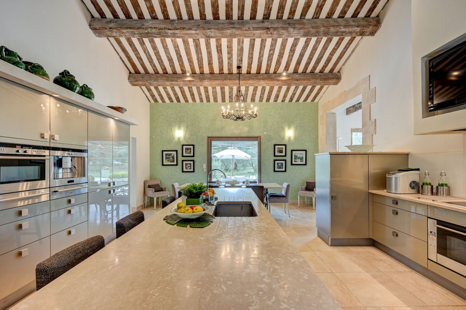 luxury house 6 Rooms for sale on EYGALIERES (13810)