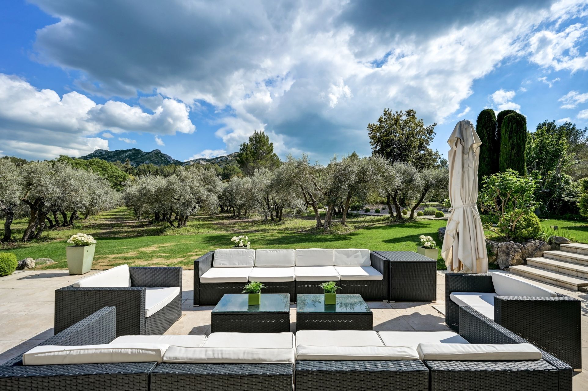 luxury house 6 Rooms for sale on EYGALIERES (13810)