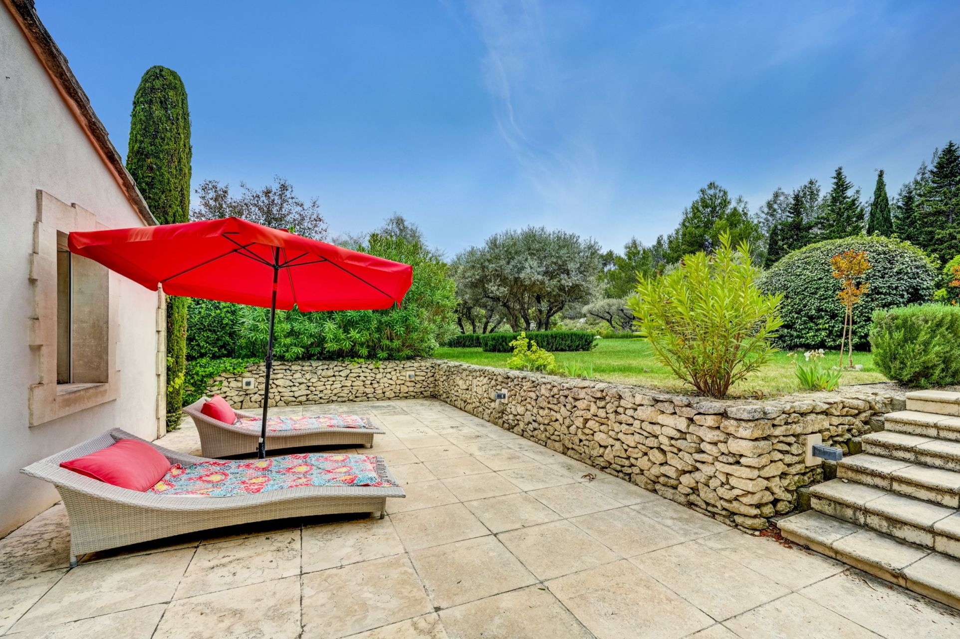 luxury house 6 Rooms for sale on EYGALIERES (13810)