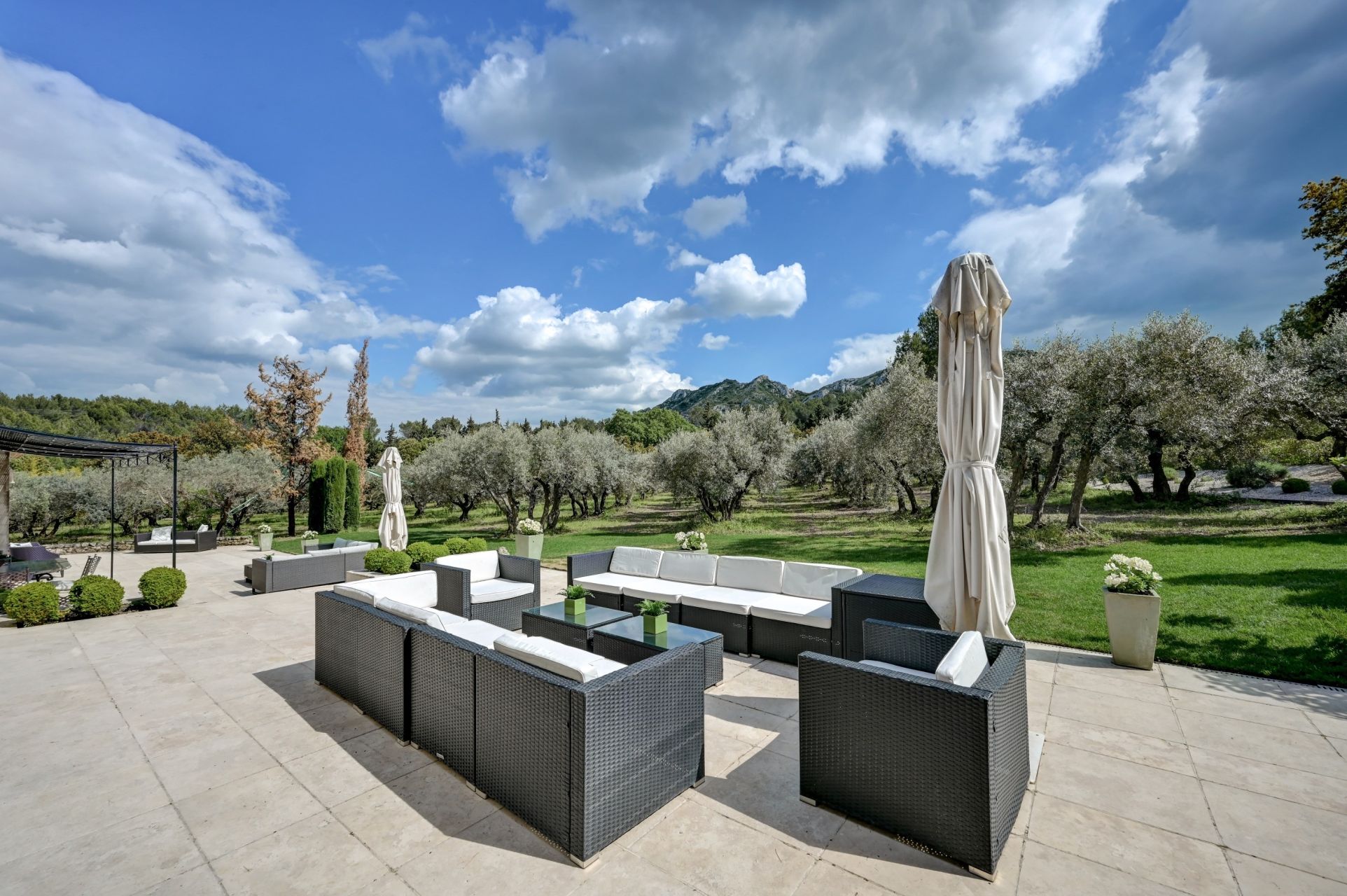 luxury house 6 Rooms for sale on EYGALIERES (13810)