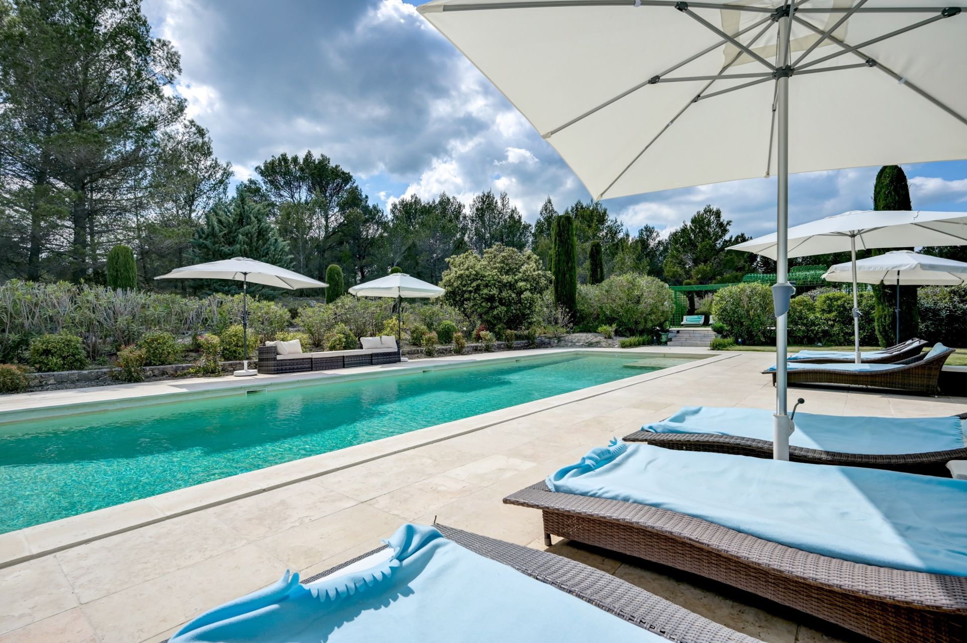 luxury house 6 Rooms for sale on EYGALIERES (13810)