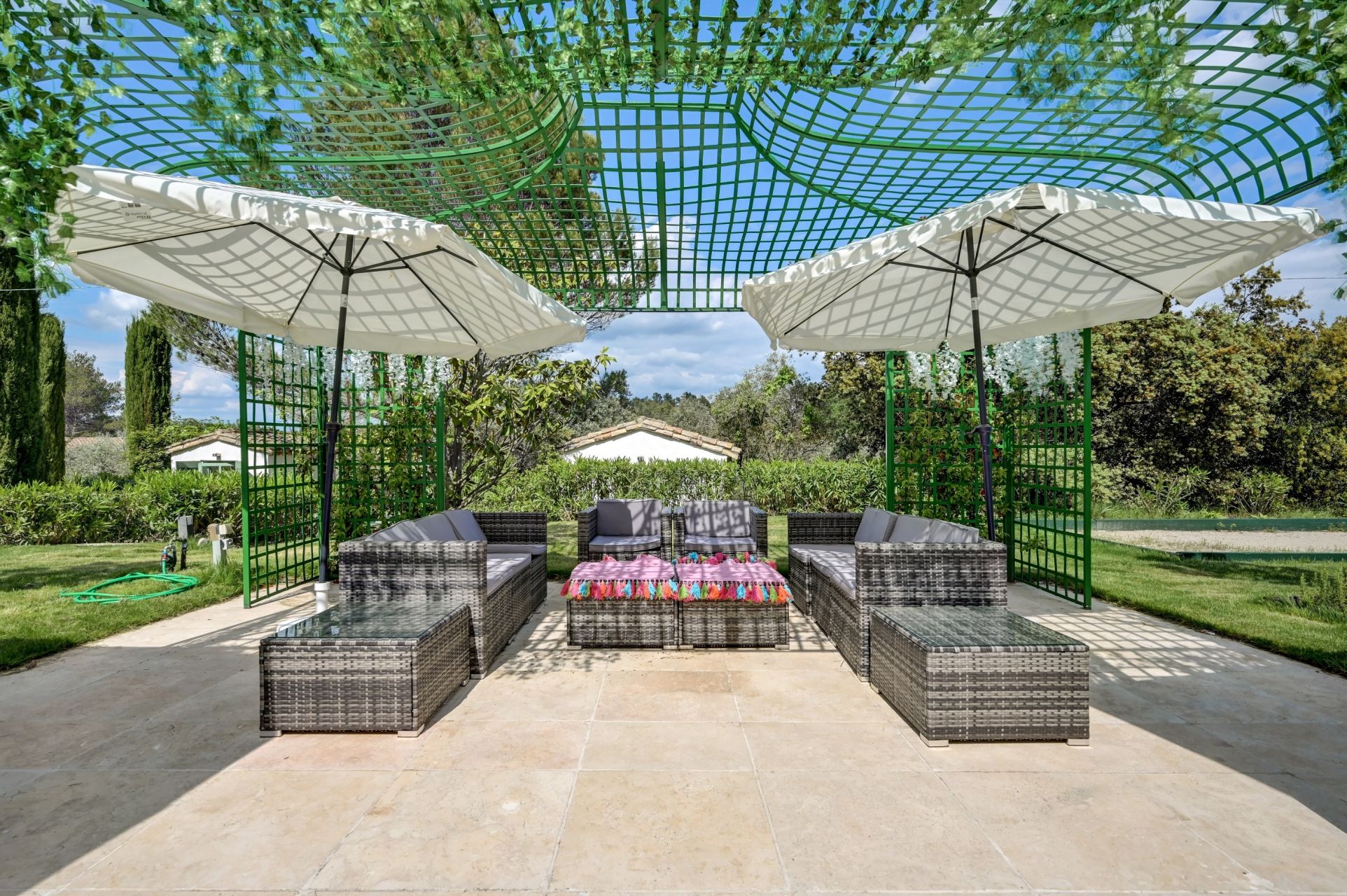 luxury house 6 Rooms for sale on EYGALIERES (13810)