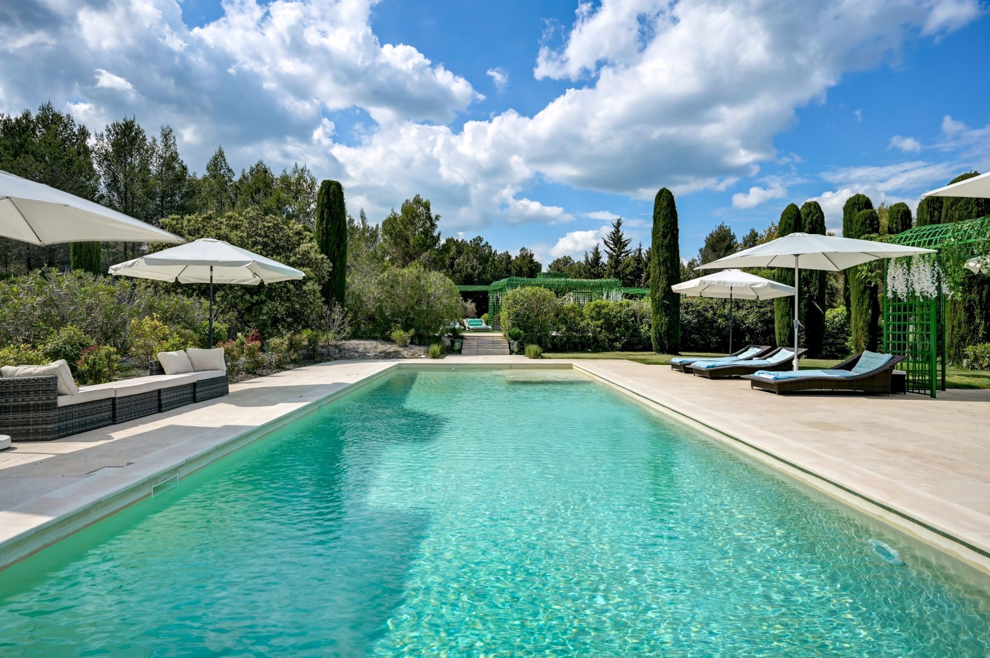 luxury house 6 Rooms for sale on EYGALIERES (13810)