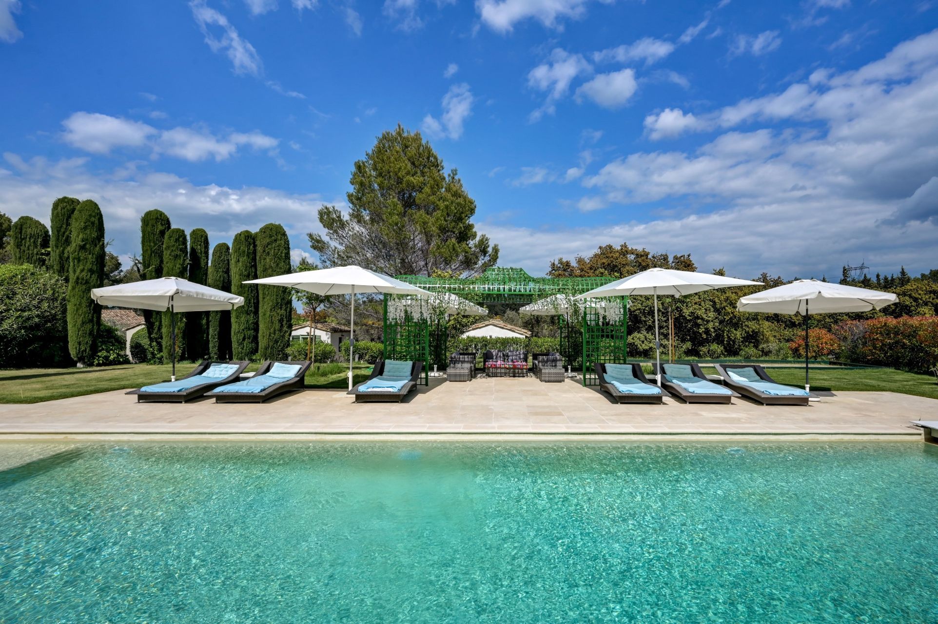 luxury house 6 Rooms for sale on EYGALIERES (13810)