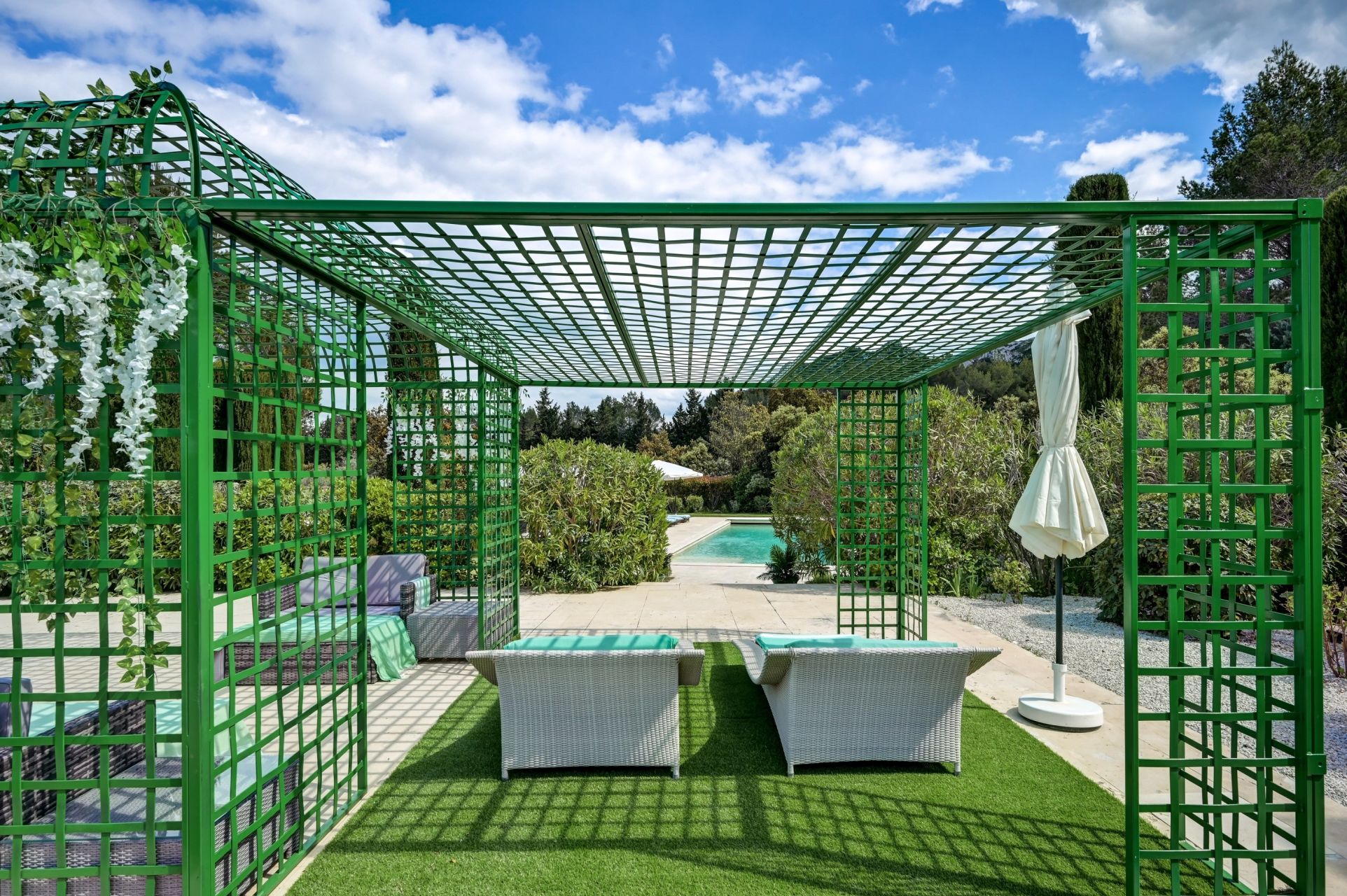 luxury house 6 Rooms for sale on EYGALIERES (13810)