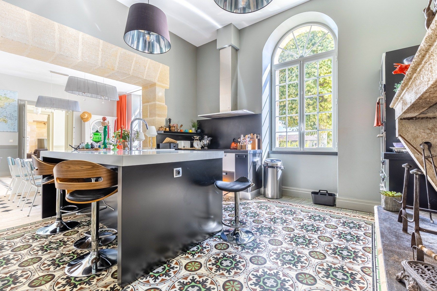 castle 12 Rooms for sale on BORDEAUX (33000)