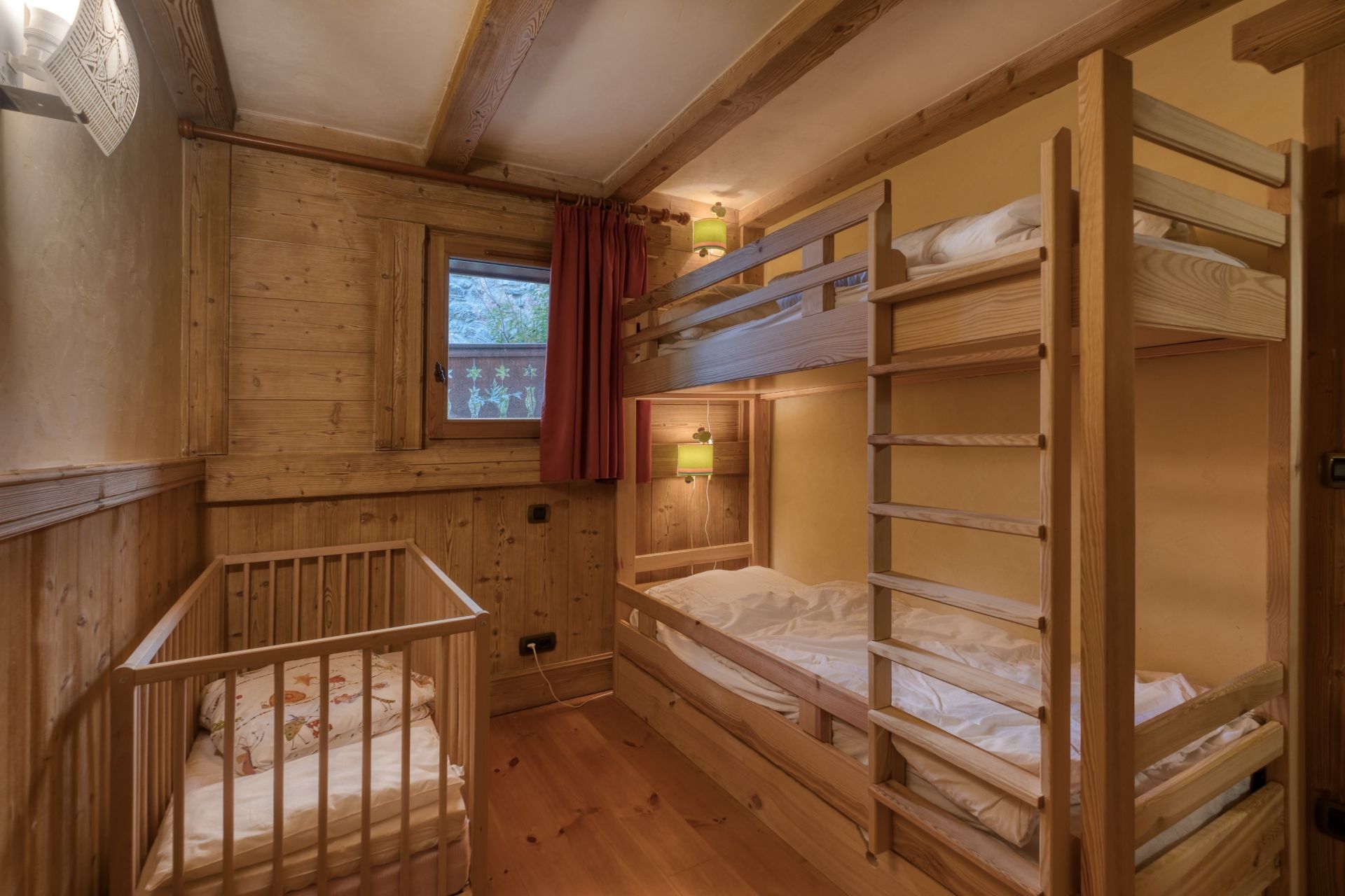 luxury house 7 Rooms for sale on MERIBEL LES ALLUES (73550)