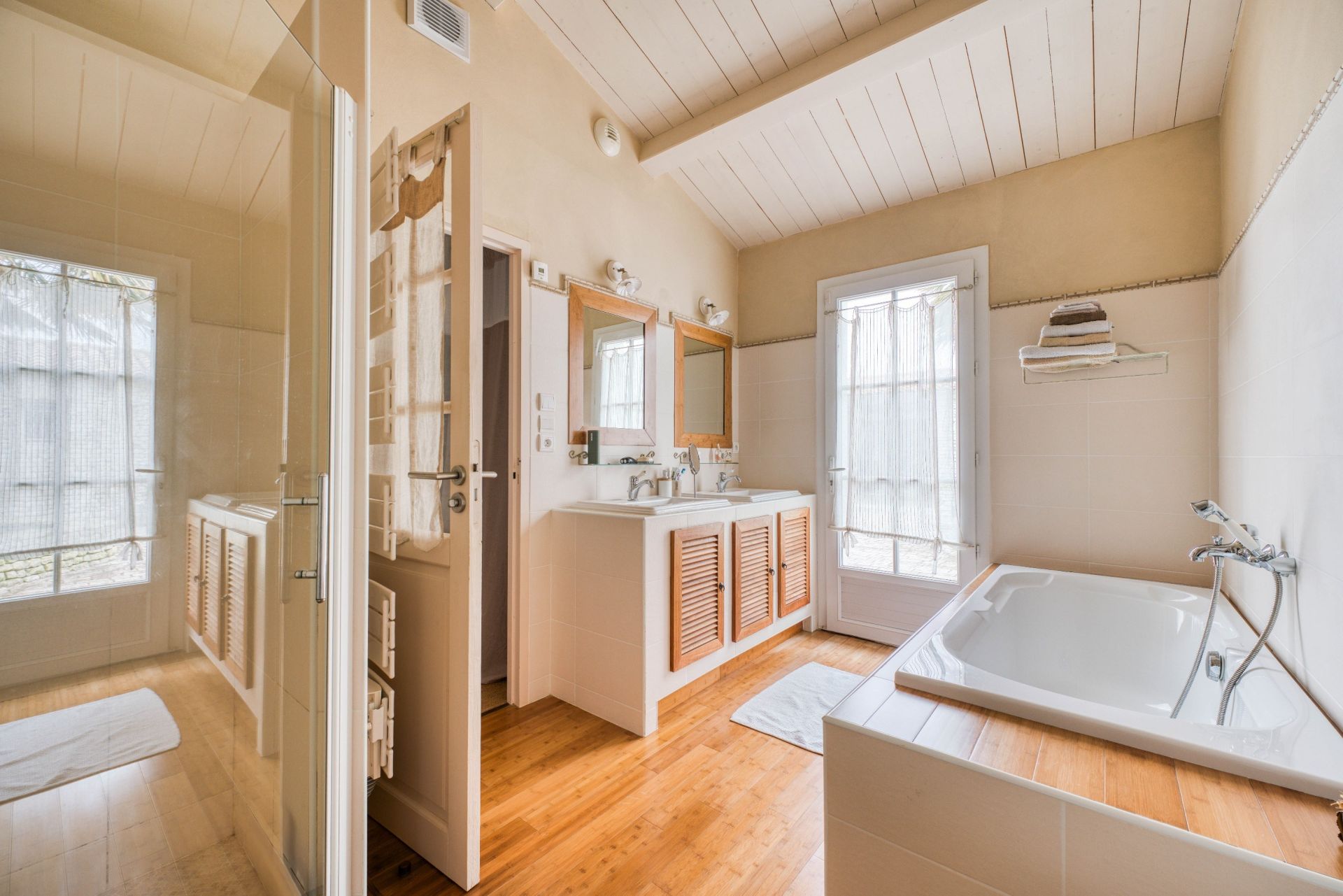 luxury house 6 Rooms for sale on RIVEDOUX PLAGE (17940)