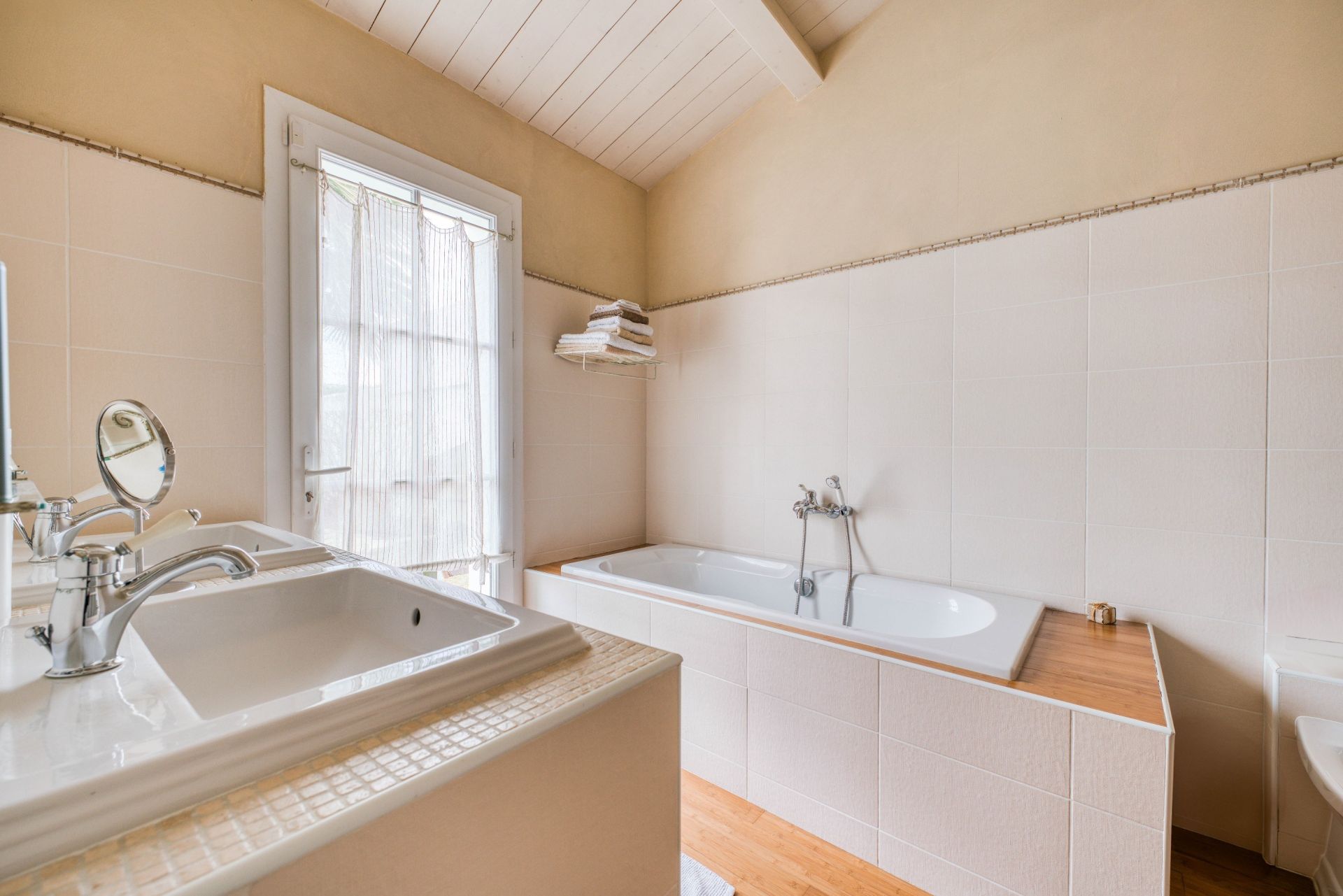 luxury house 6 Rooms for sale on RIVEDOUX PLAGE (17940)