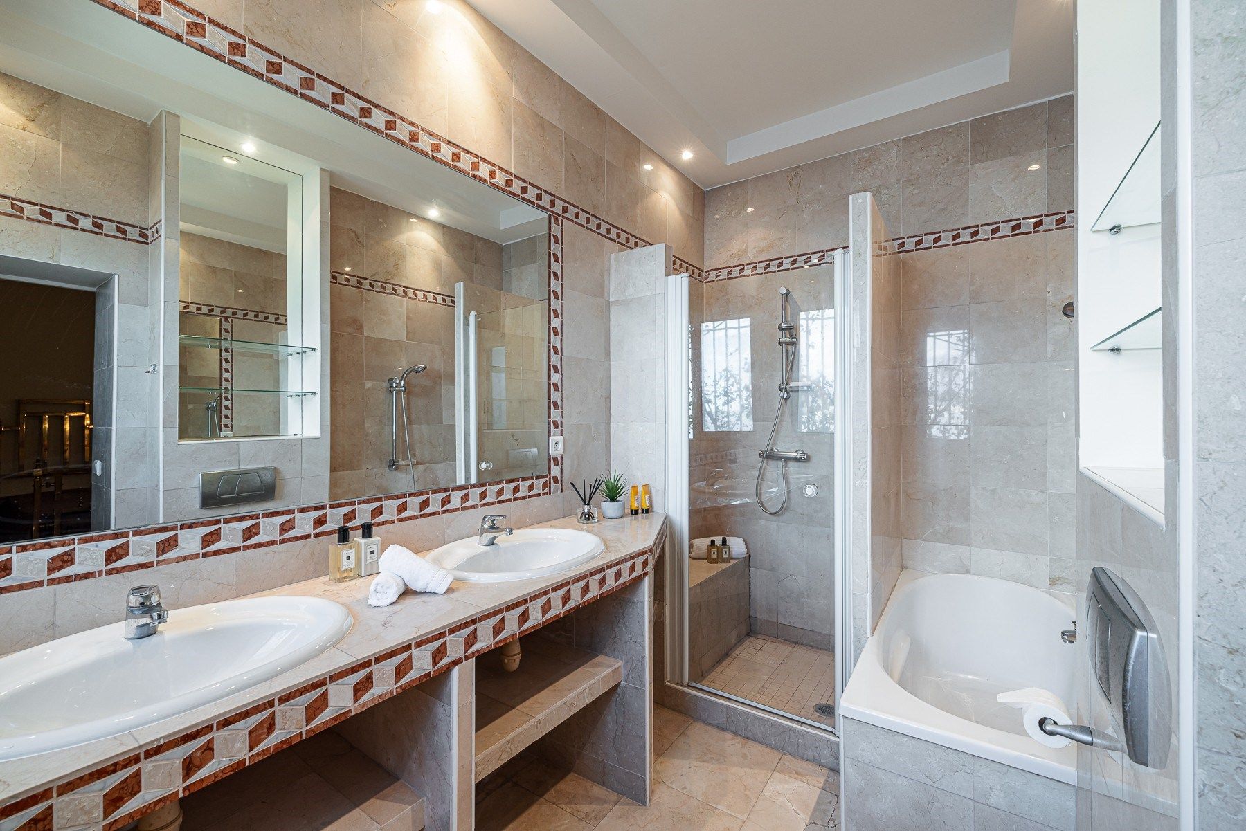 luxury apartment 3 Rooms for sale on NICE (06000)