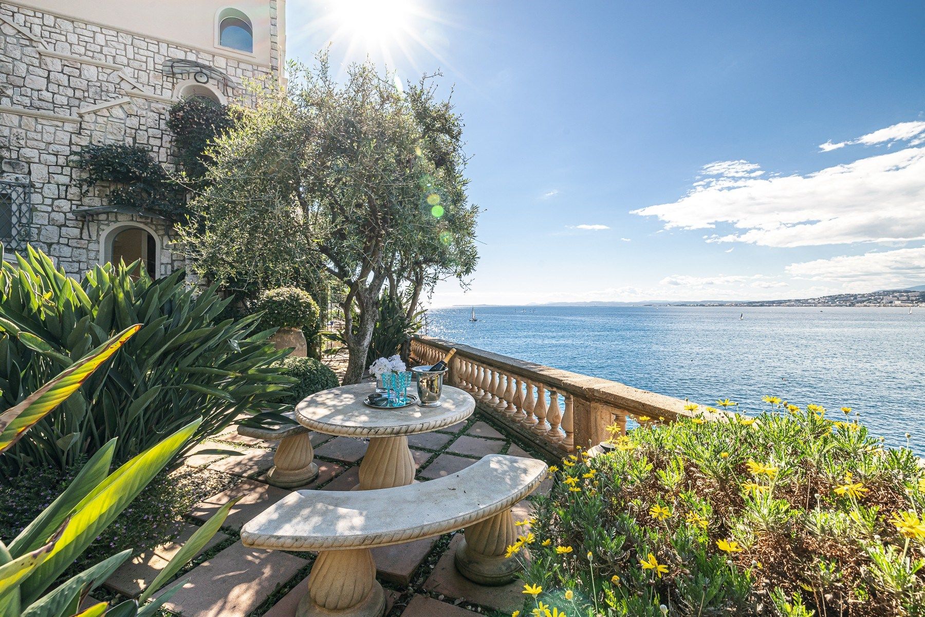 luxury apartment 3 Rooms for sale on NICE (06000)