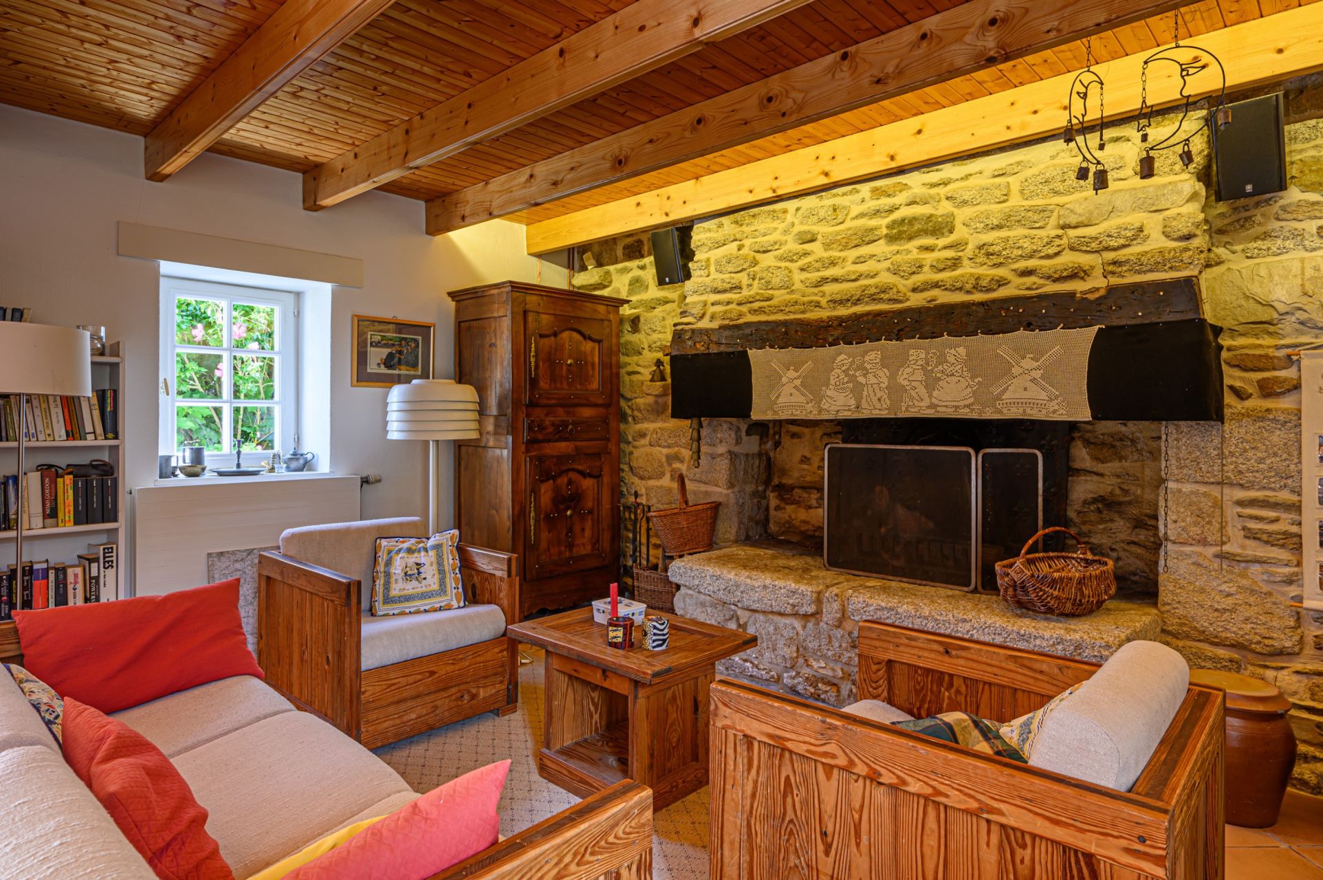 luxury house 7 Rooms for sale on PLONEOUR LANVERN (29720)