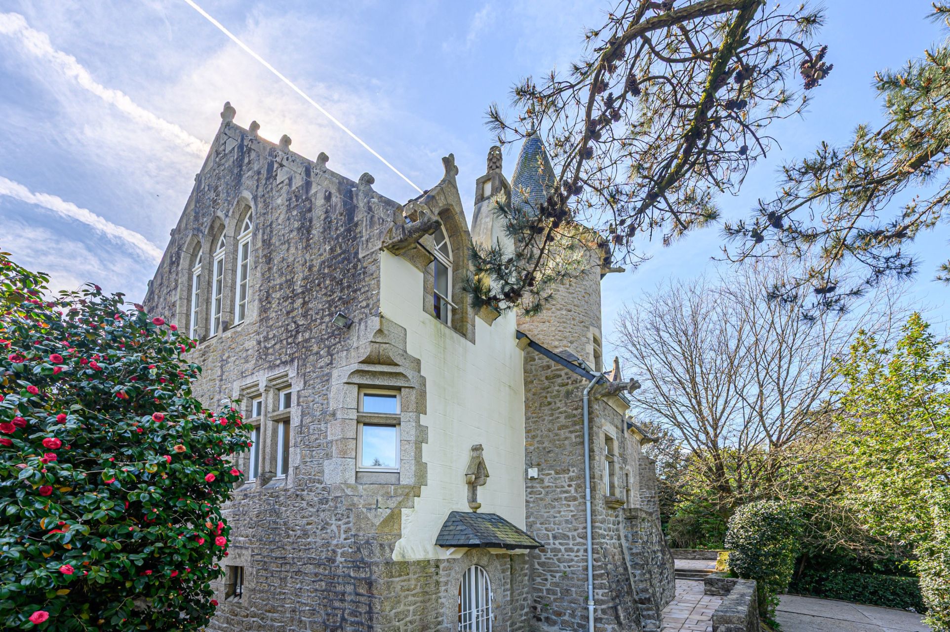 luxury property 15 Rooms for sale on PONT AVEN (29930)