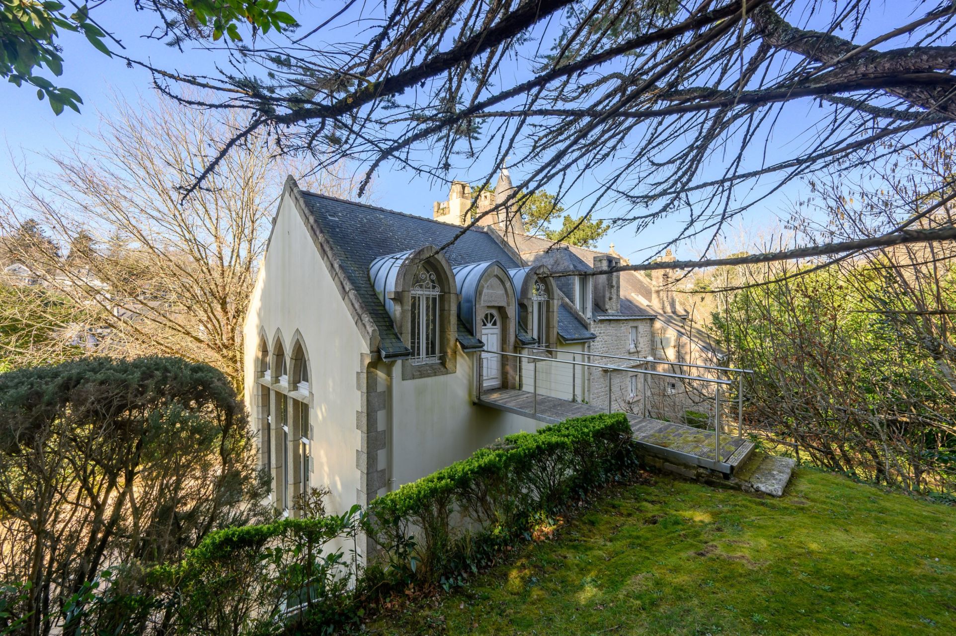 luxury property 15 Rooms for sale on PONT AVEN (29930)