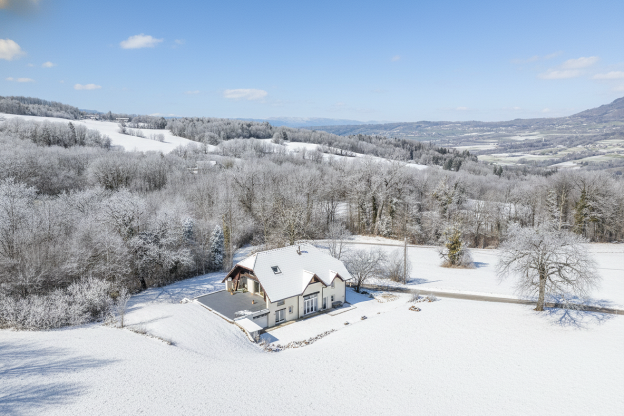 luxury house 9 Rooms for sale on ALLONZIER LA CAILLE (74350)