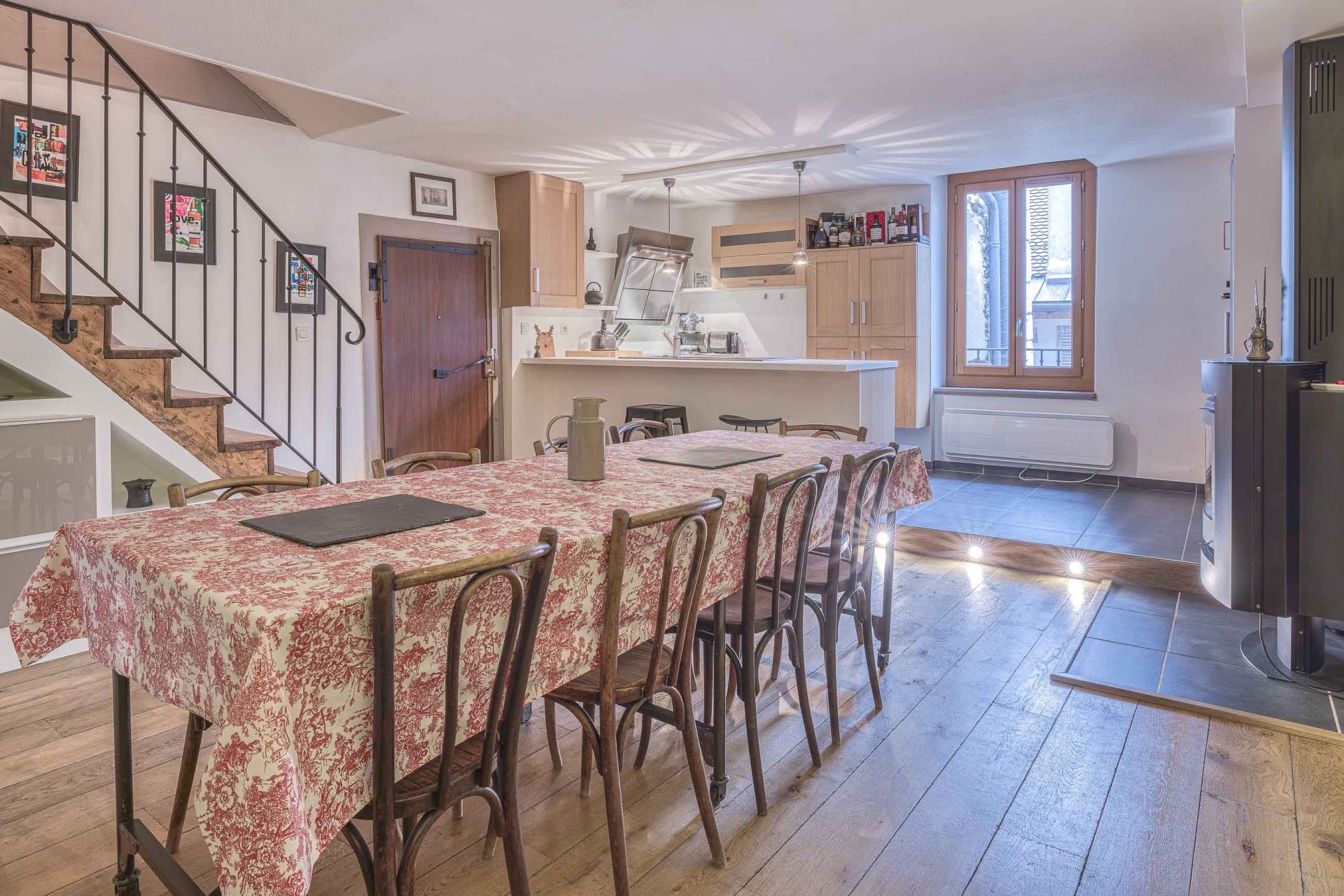 luxury apartment 7 Rooms for sale on ANNECY (74000)