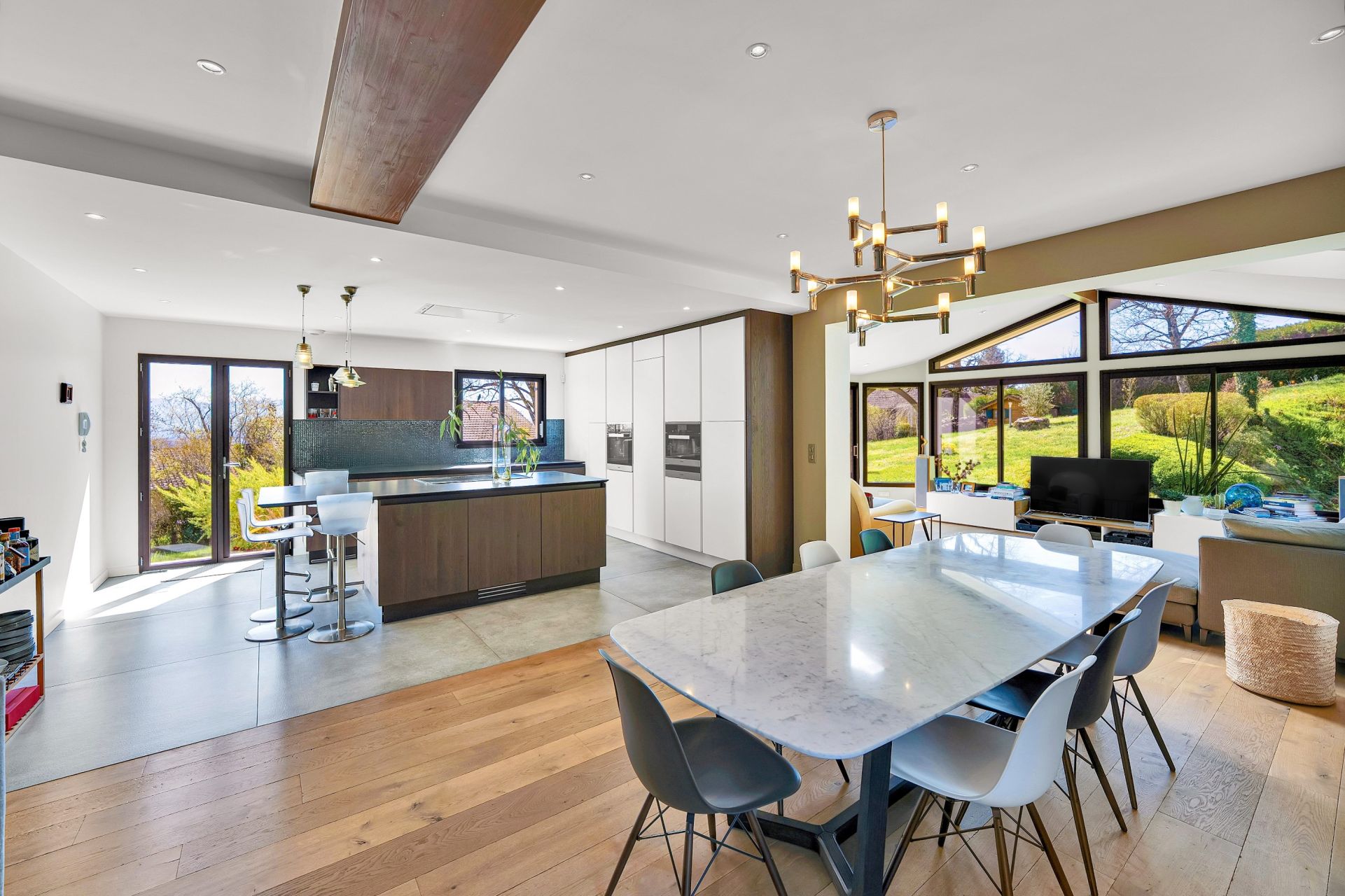 luxury house 7 Rooms for sale on THOIRY (01710)