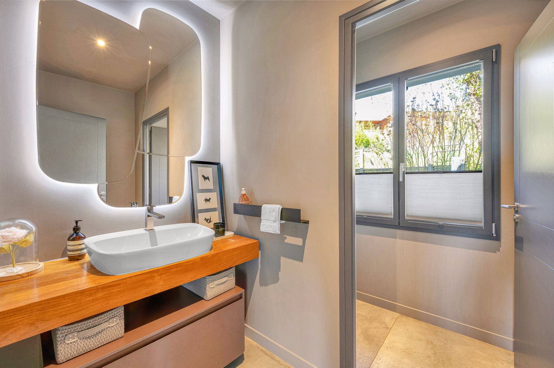 luxury house 7 Rooms for sale on THOIRY (01710)