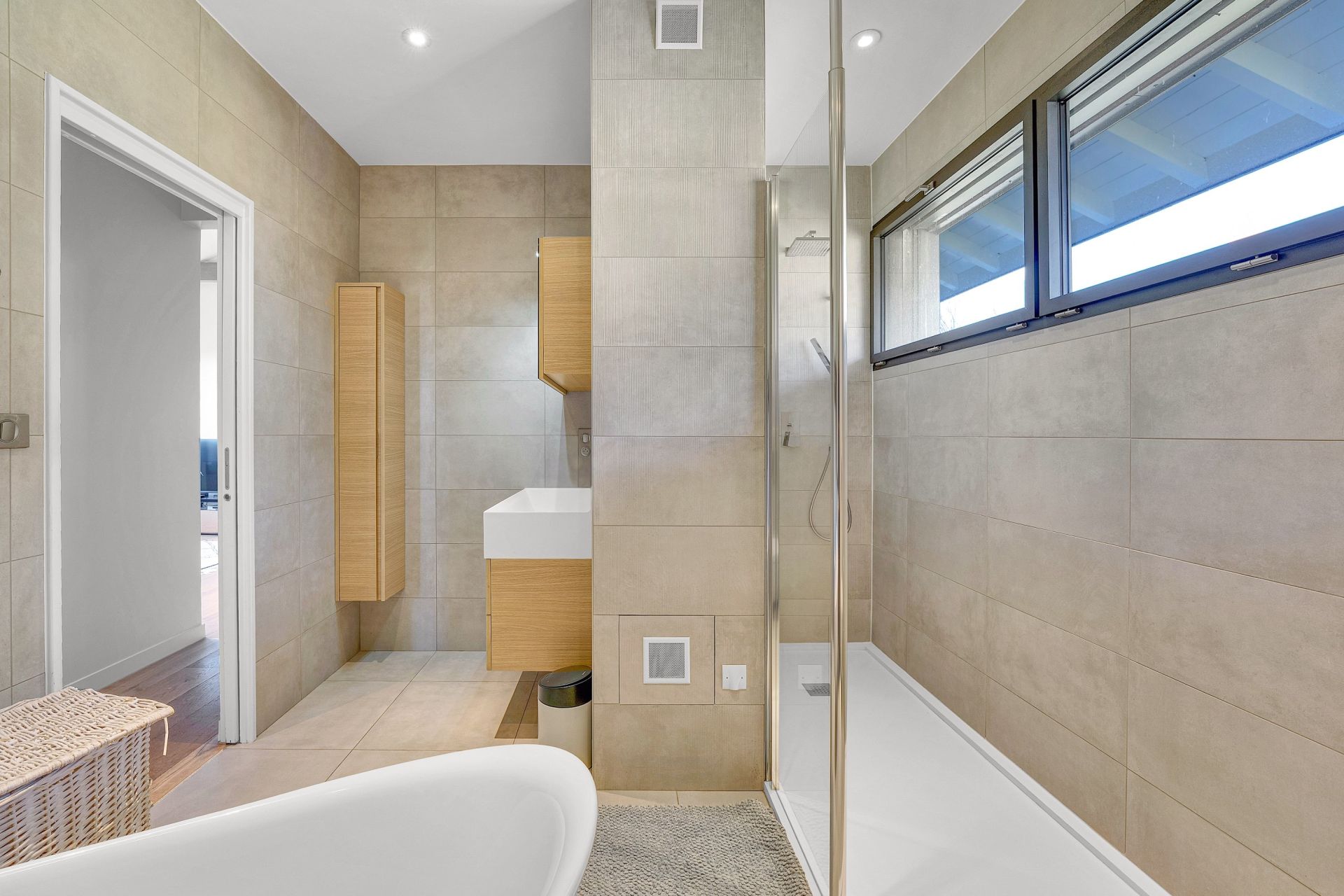 luxury house 7 Rooms for sale on THOIRY (01710)