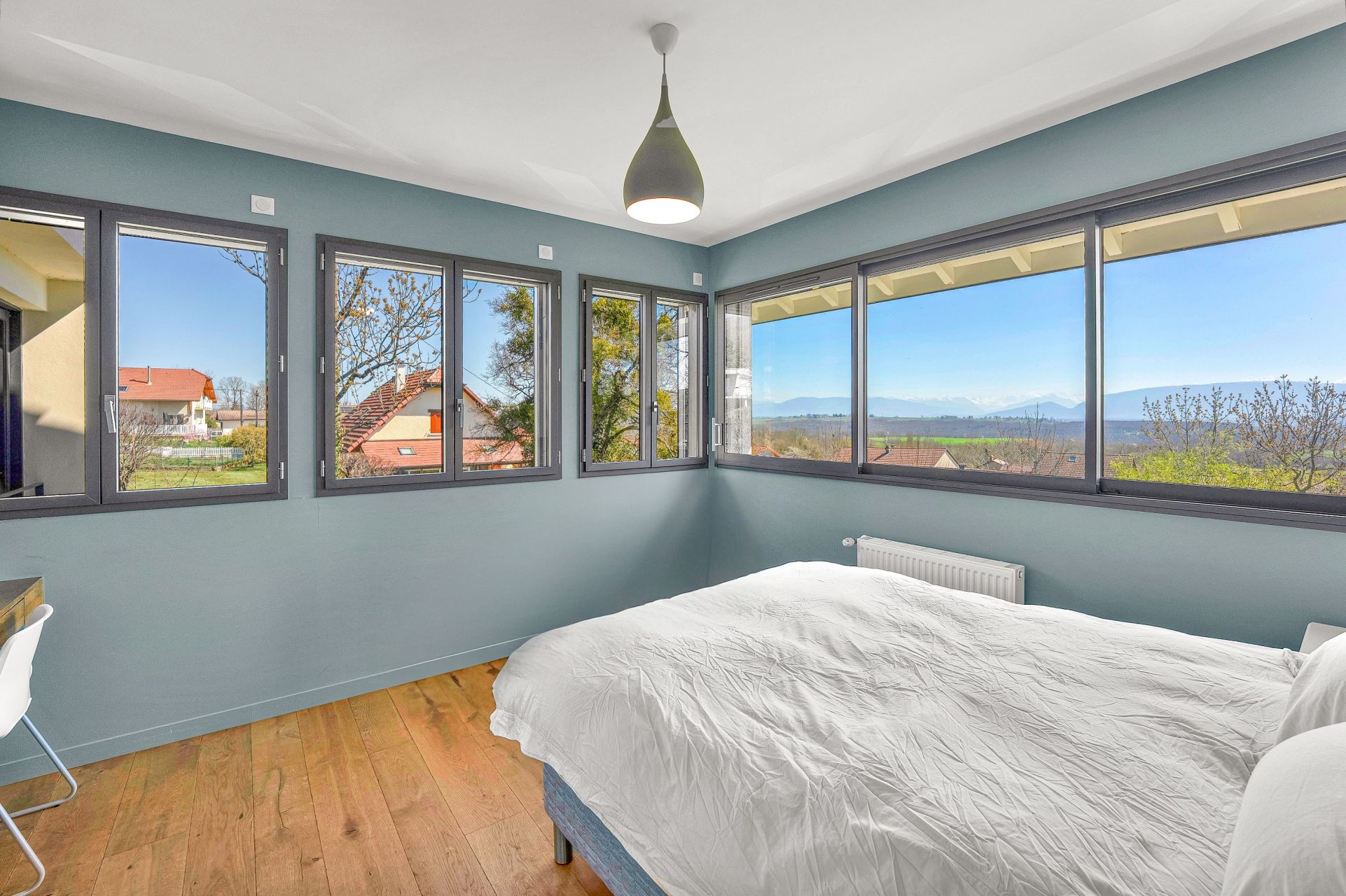 luxury house 7 Rooms for sale on THOIRY (01710)