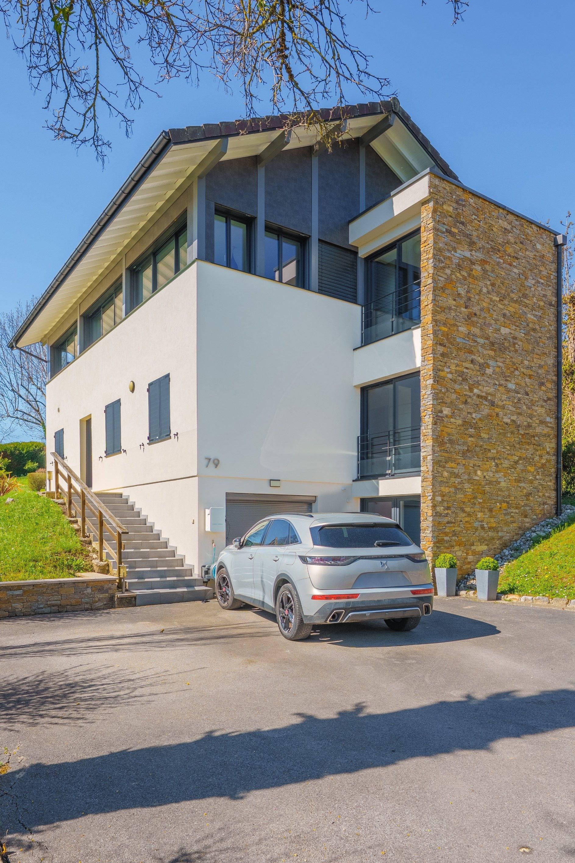 luxury house 7 Rooms for sale on THOIRY (01710)